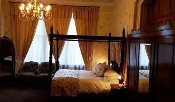 King Room - single occupancy in The Royal Hotel Tain King Room - single occupancy in The Royal Hotel Tain