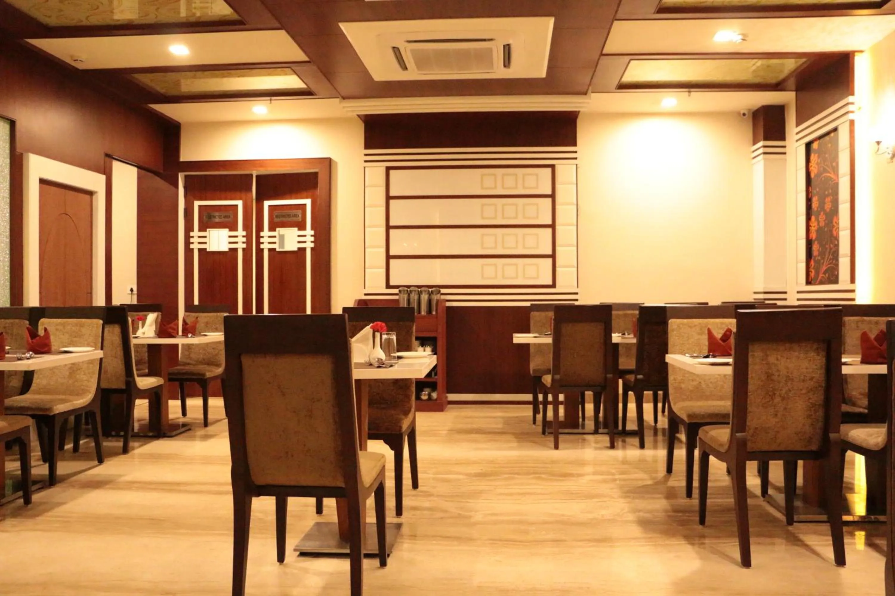 Restaurant/places to eat in The Land Mark