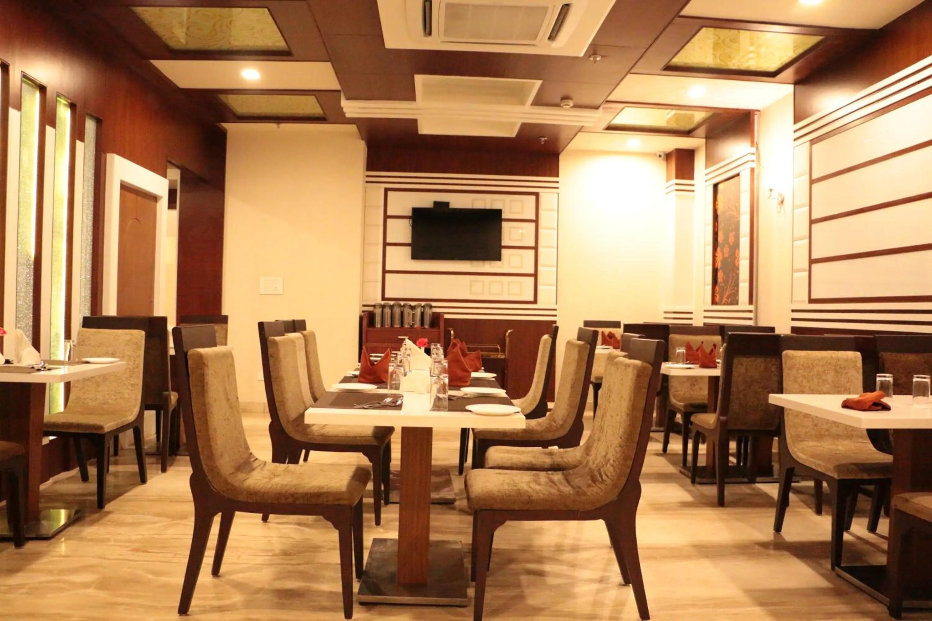 Restaurant/places to eat in The Land Mark