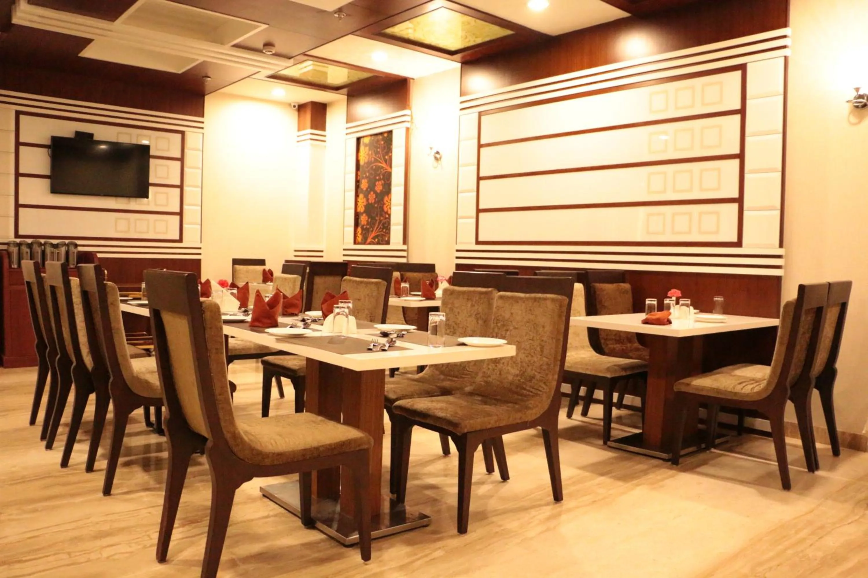 Restaurant/places to eat in The Land Mark