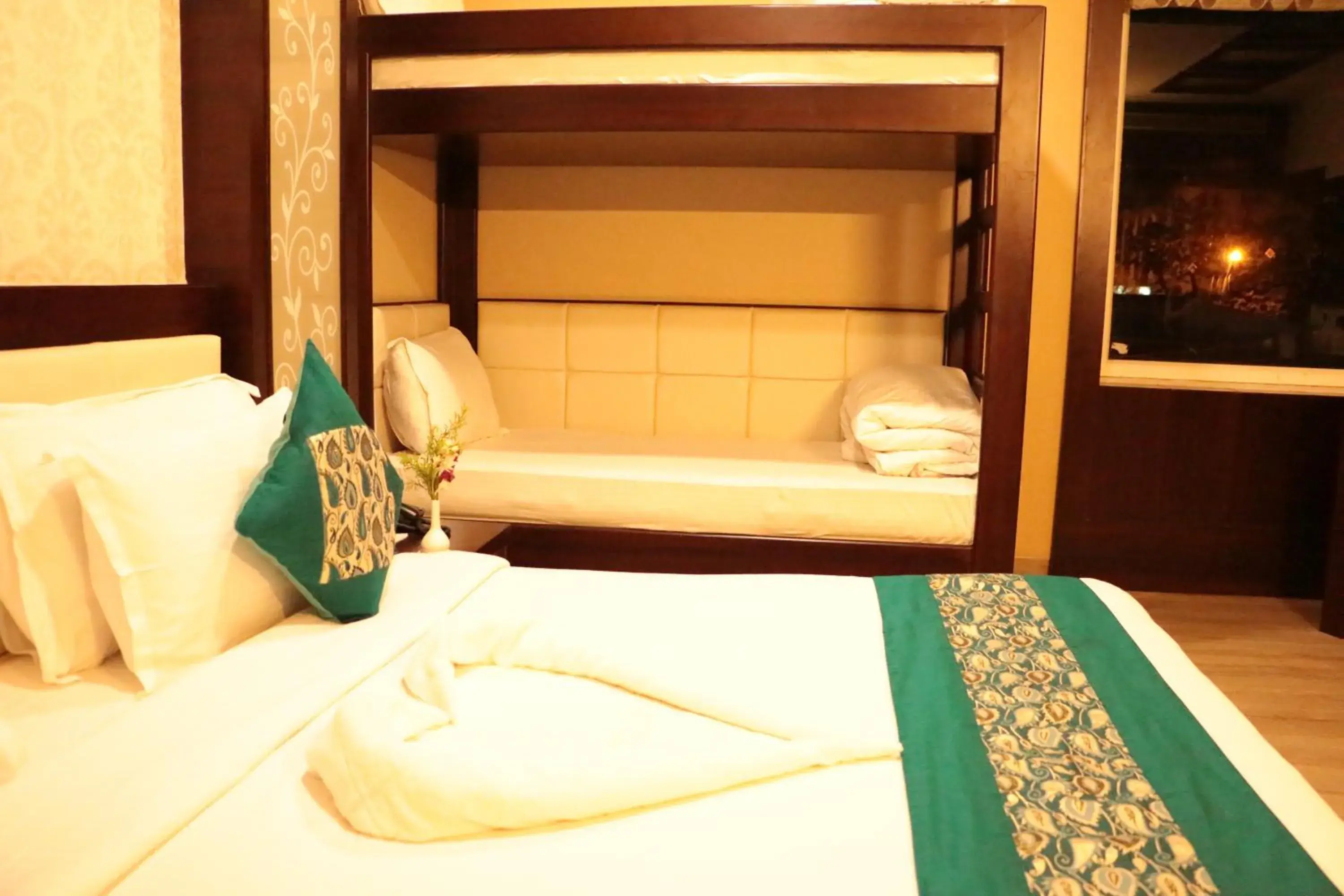 bunk bed in The Land Mark bunk bed in The Land Mark