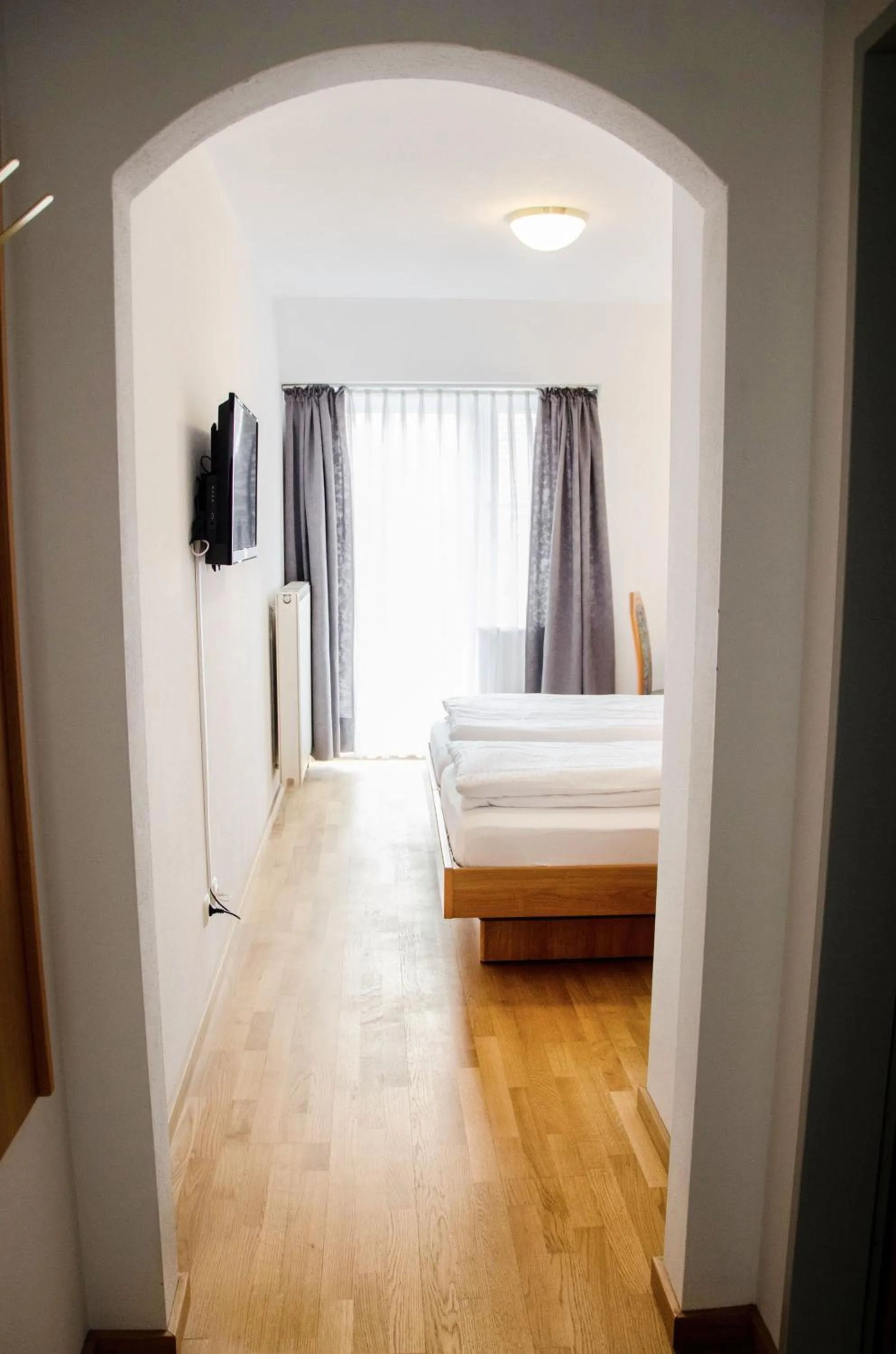 Bedroom, Bed in Hotel Blaue Traube