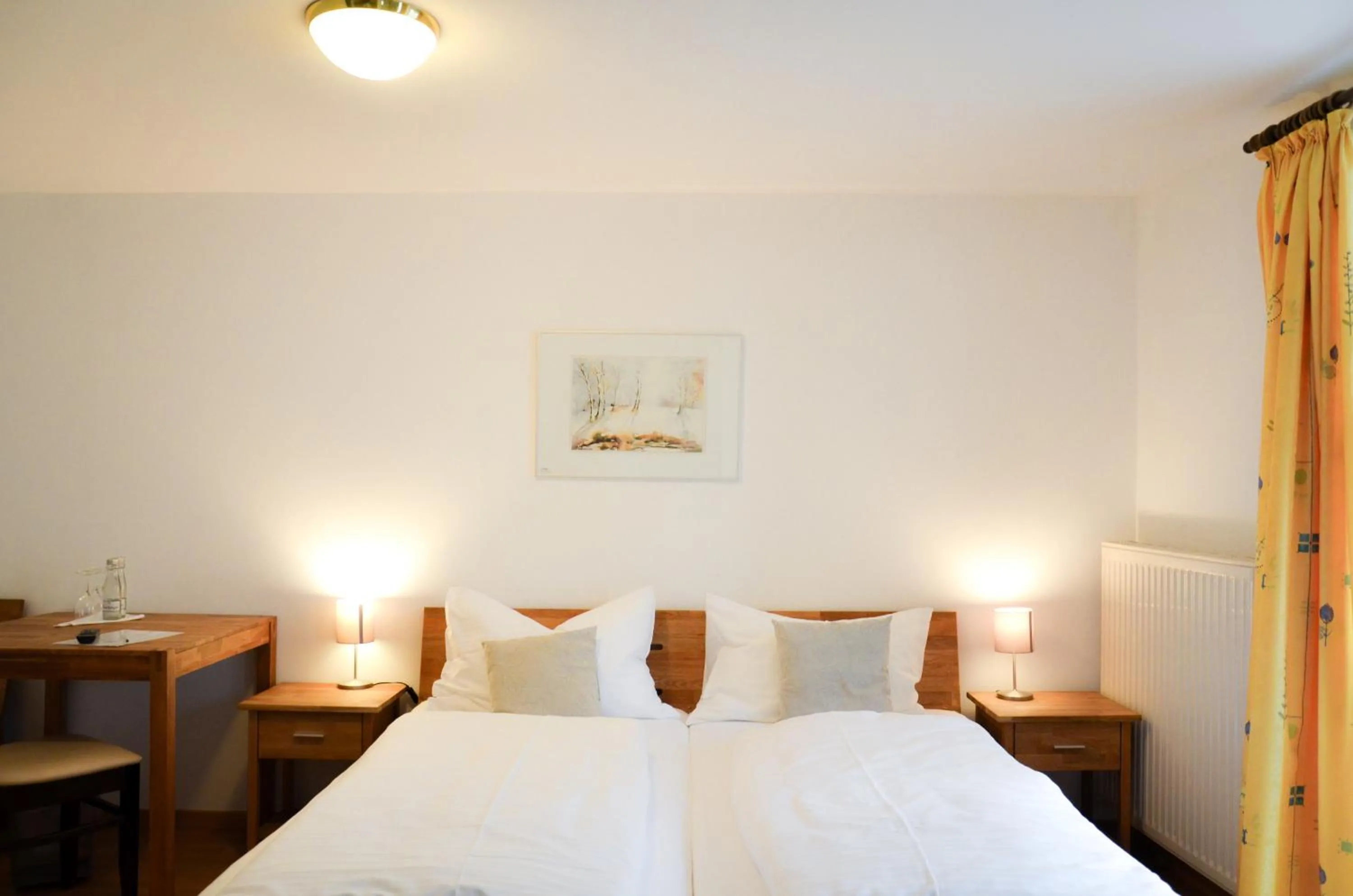 Bed in Hotel Blaue Traube