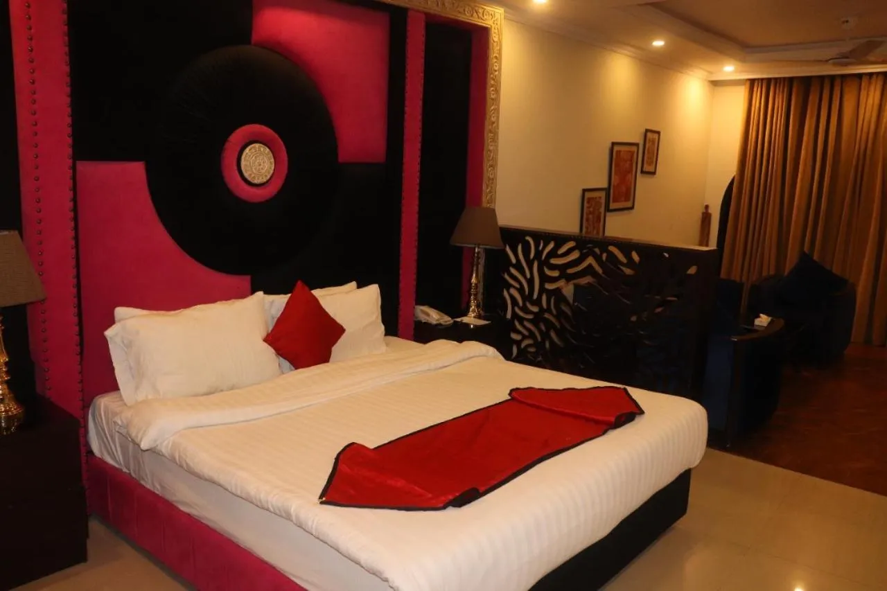 Bed in Shangrila Hotels and Resort