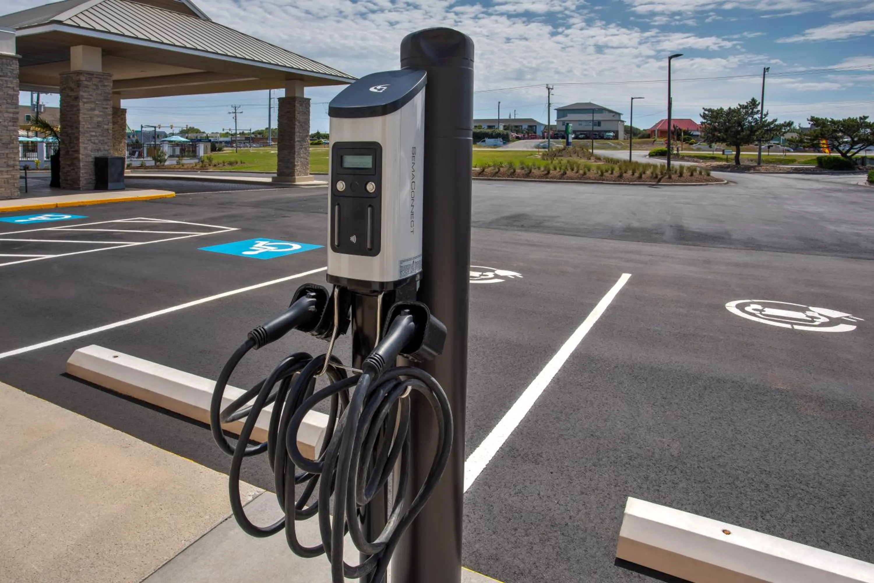 Parking in Holiday Inn Express Kitty Hawk - Outer Banks by IHG