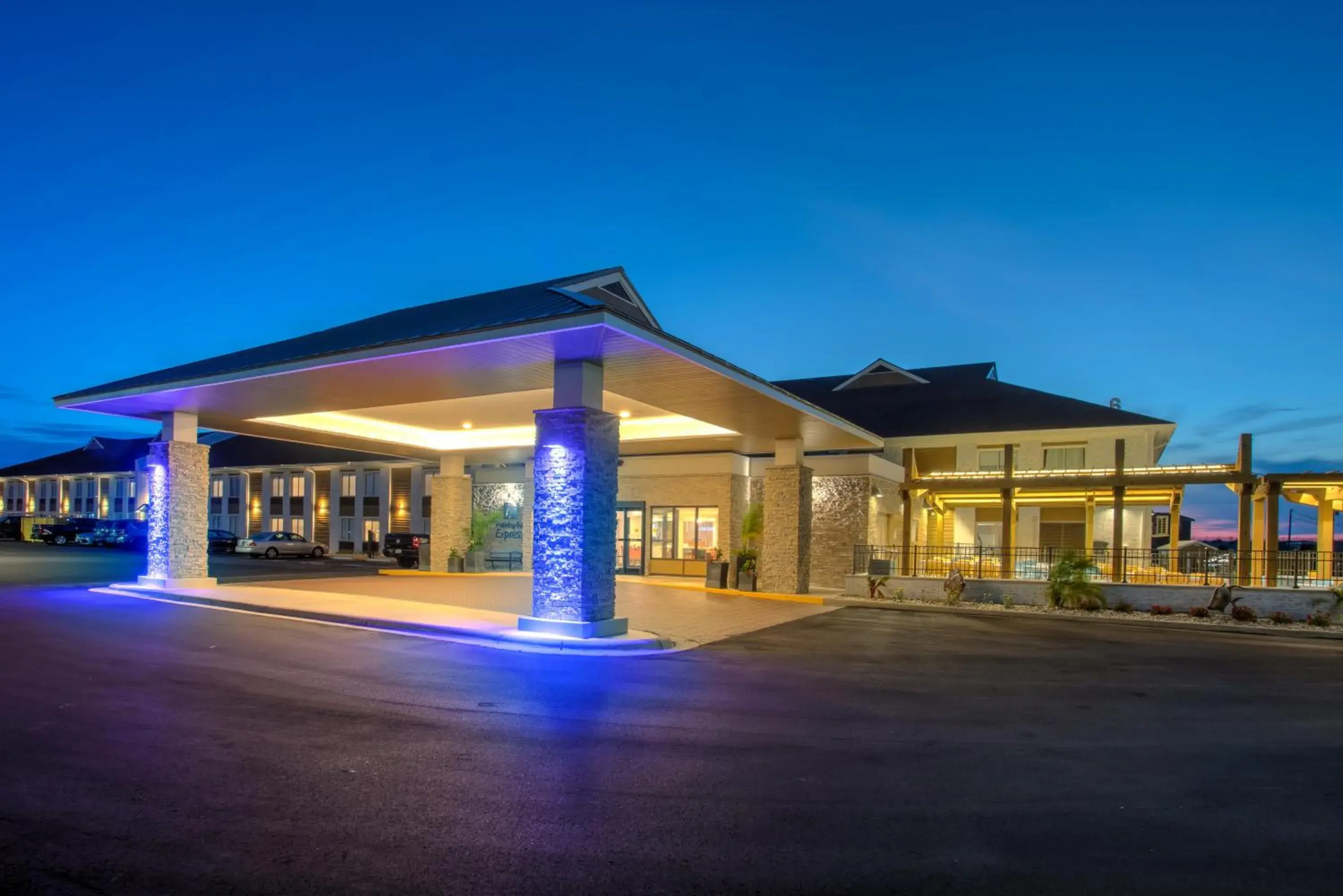 Facade/entrance in Holiday Inn Express Kitty Hawk - Outer Banks by IHG Facade/entrance in Holiday Inn Express Kitty Hawk - Outer Banks by IHG