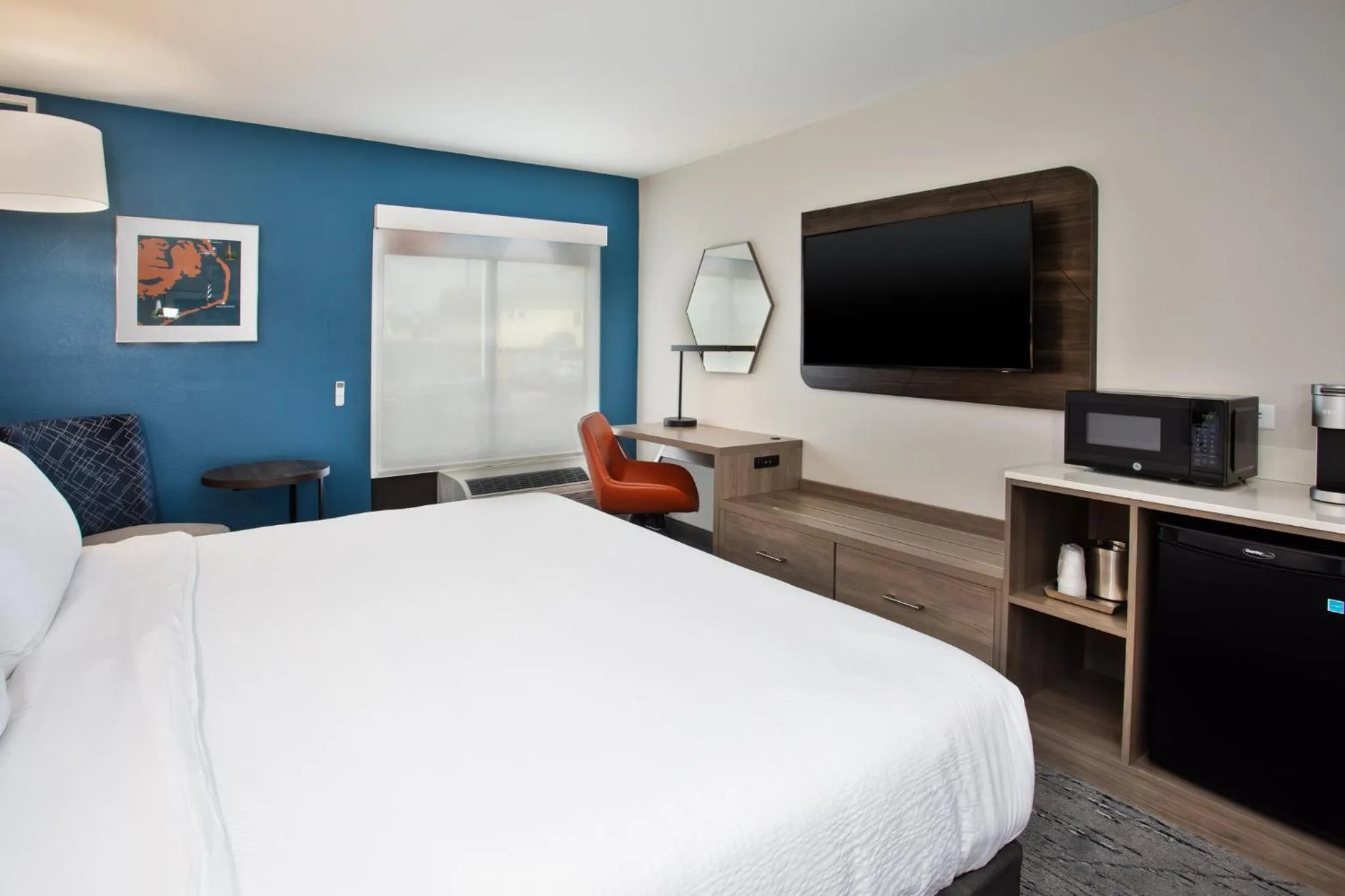 Photo of the whole room, Bed in Holiday Inn Express Kitty Hawk - Outer Banks by IHG