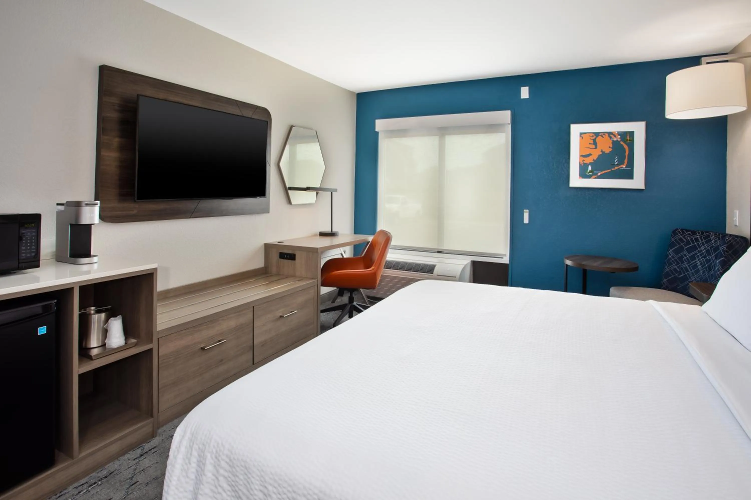 Bedroom, Bed in Holiday Inn Express Kitty Hawk - Outer Banks by IHG