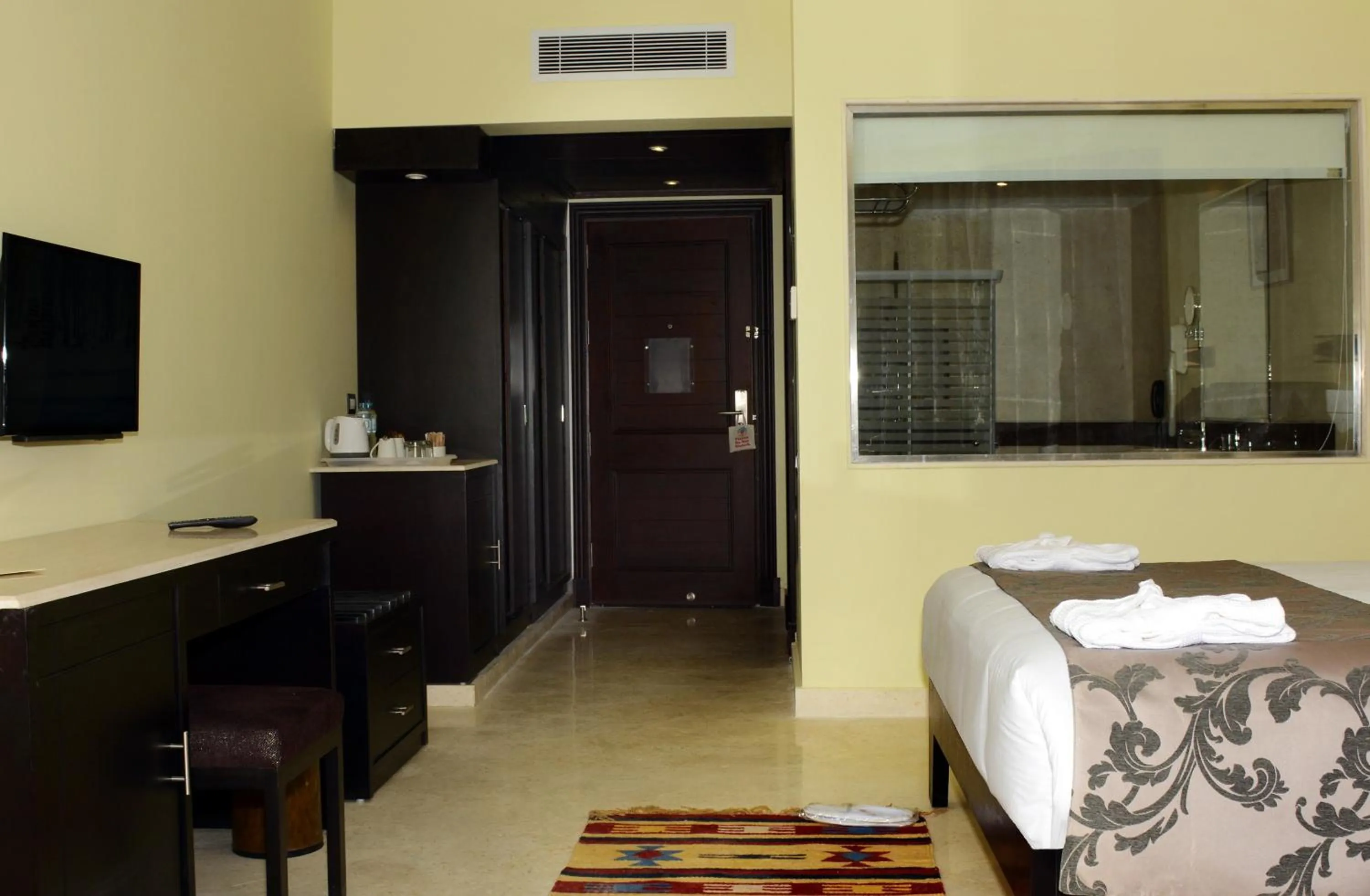 Bedroom, Bed in Casa Mare Resort - ex, Royal Tulip Beach Resort