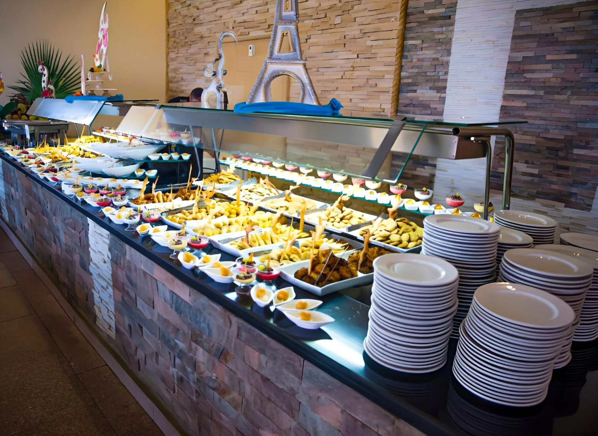 Restaurant/places to eat in Casa Mare Resort - ex, Royal Tulip Beach Resort