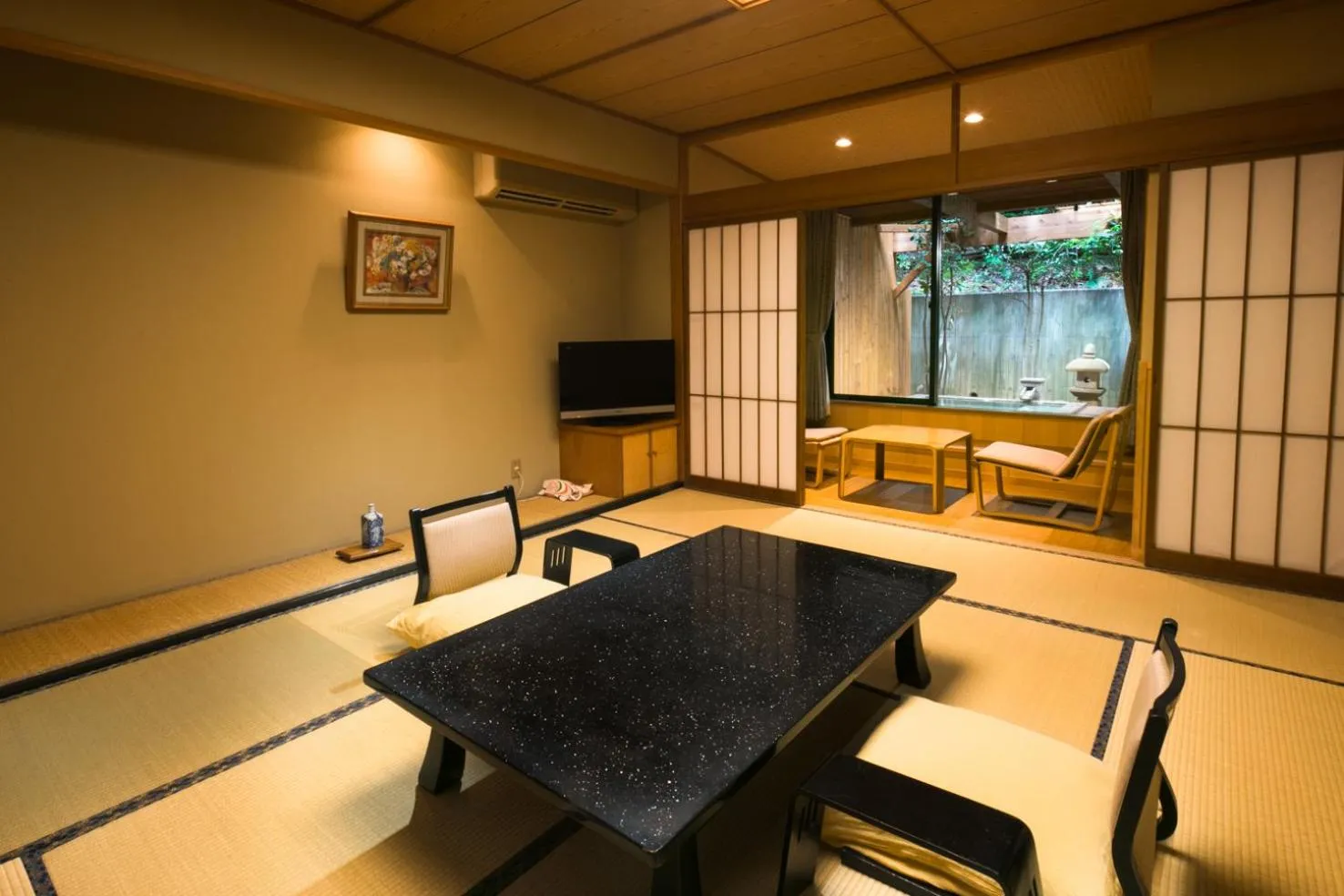 Photo of the whole room in Kagiya