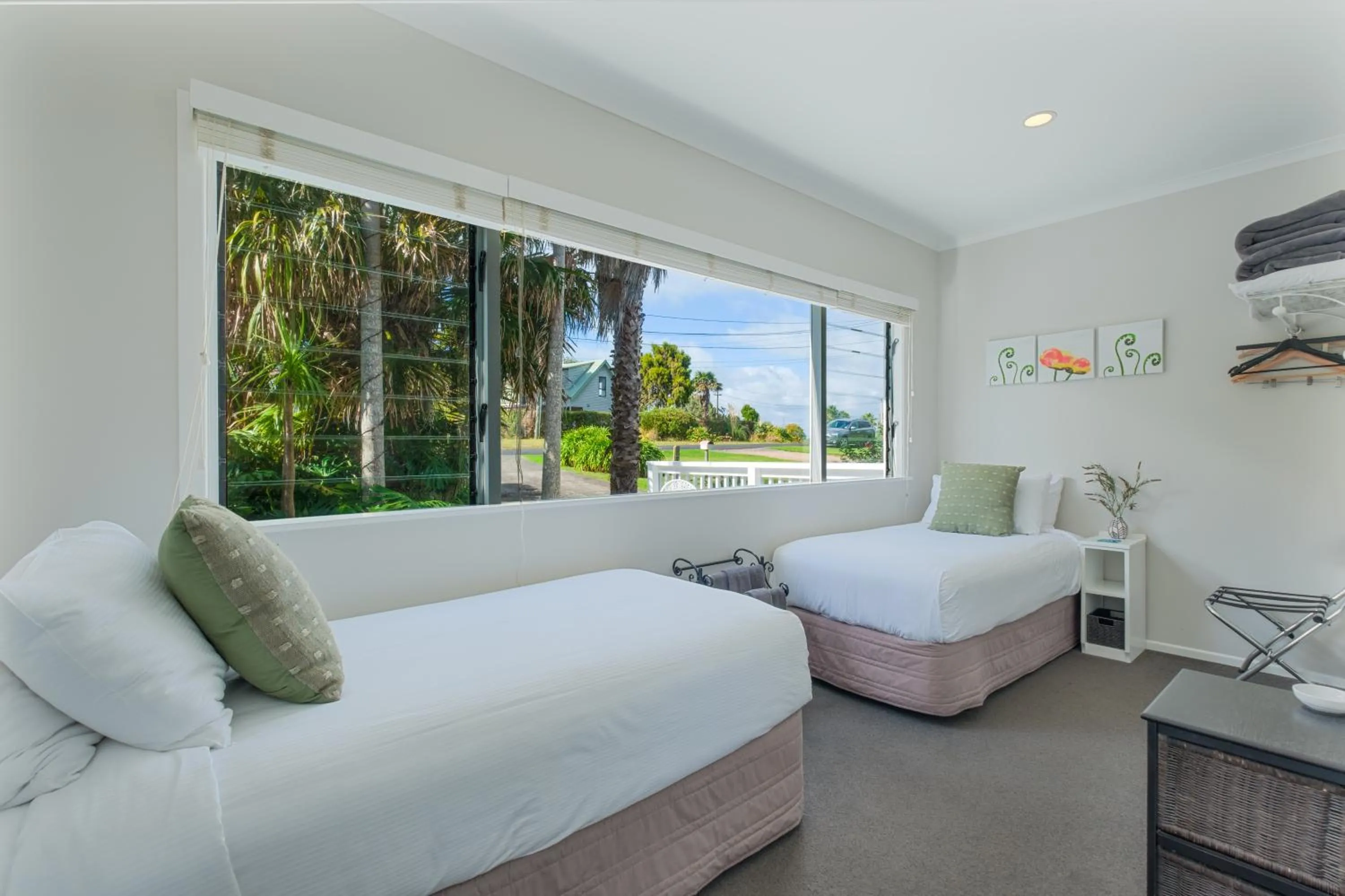 Twin Room with Garden View in Kiwi House Waiheke