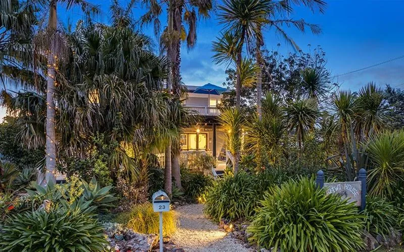 Twin Room in Kiwi House Waiheke