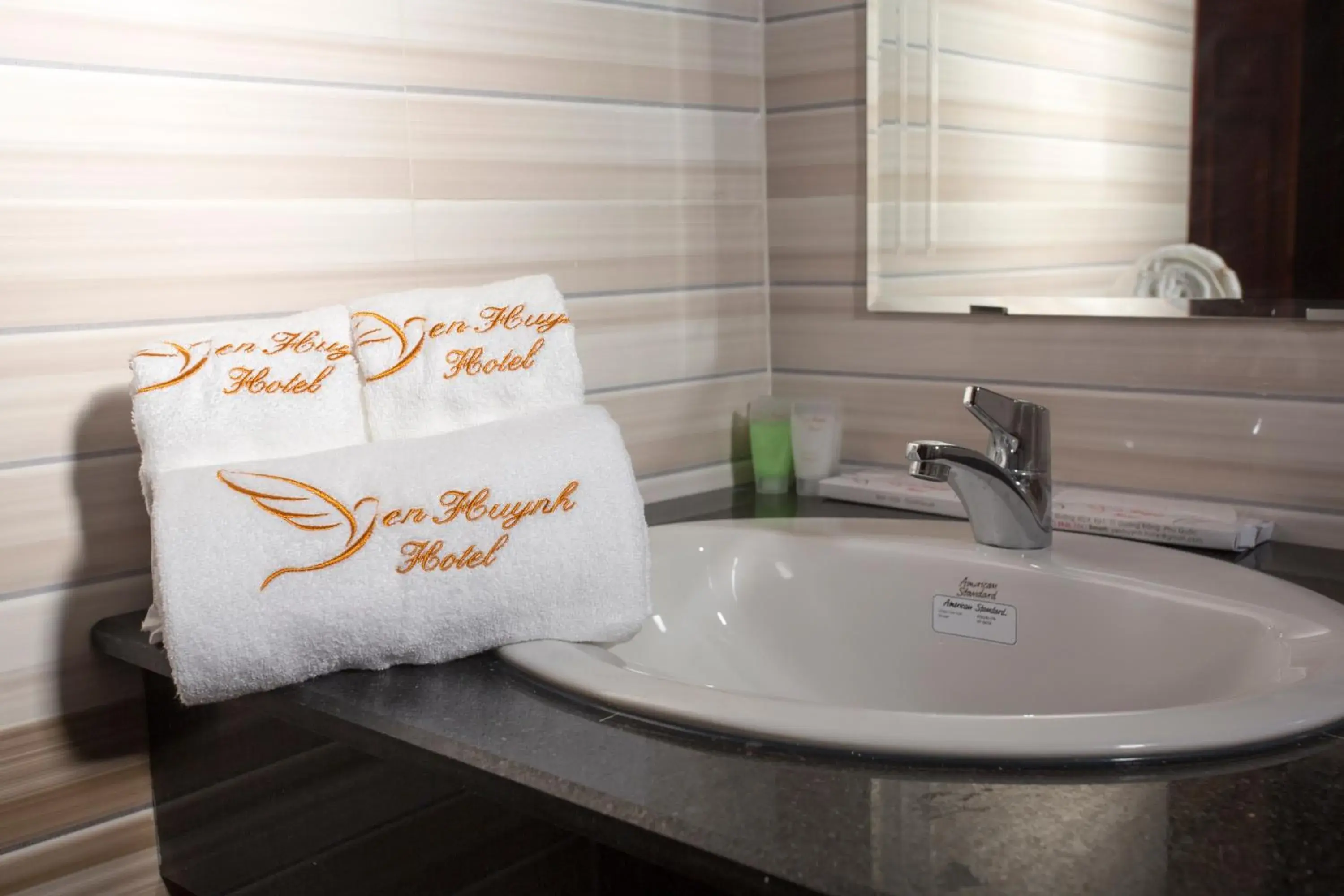 Superior King Room in Yen Huynh Guest House Superior King Room in Yen Huynh Guest House