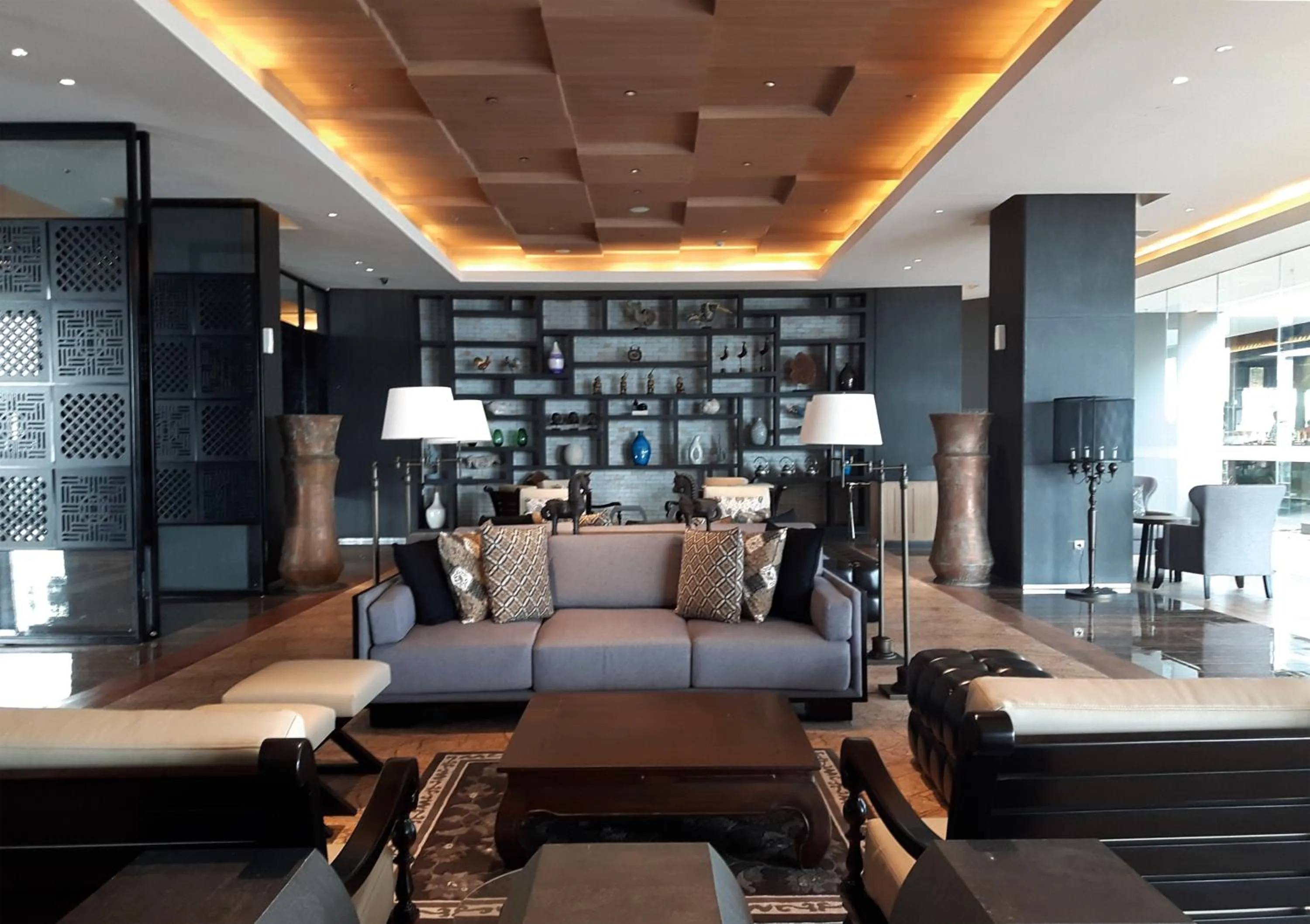 Communal lounge/ TV room in Swiss-Belinn Saripetojo Solo