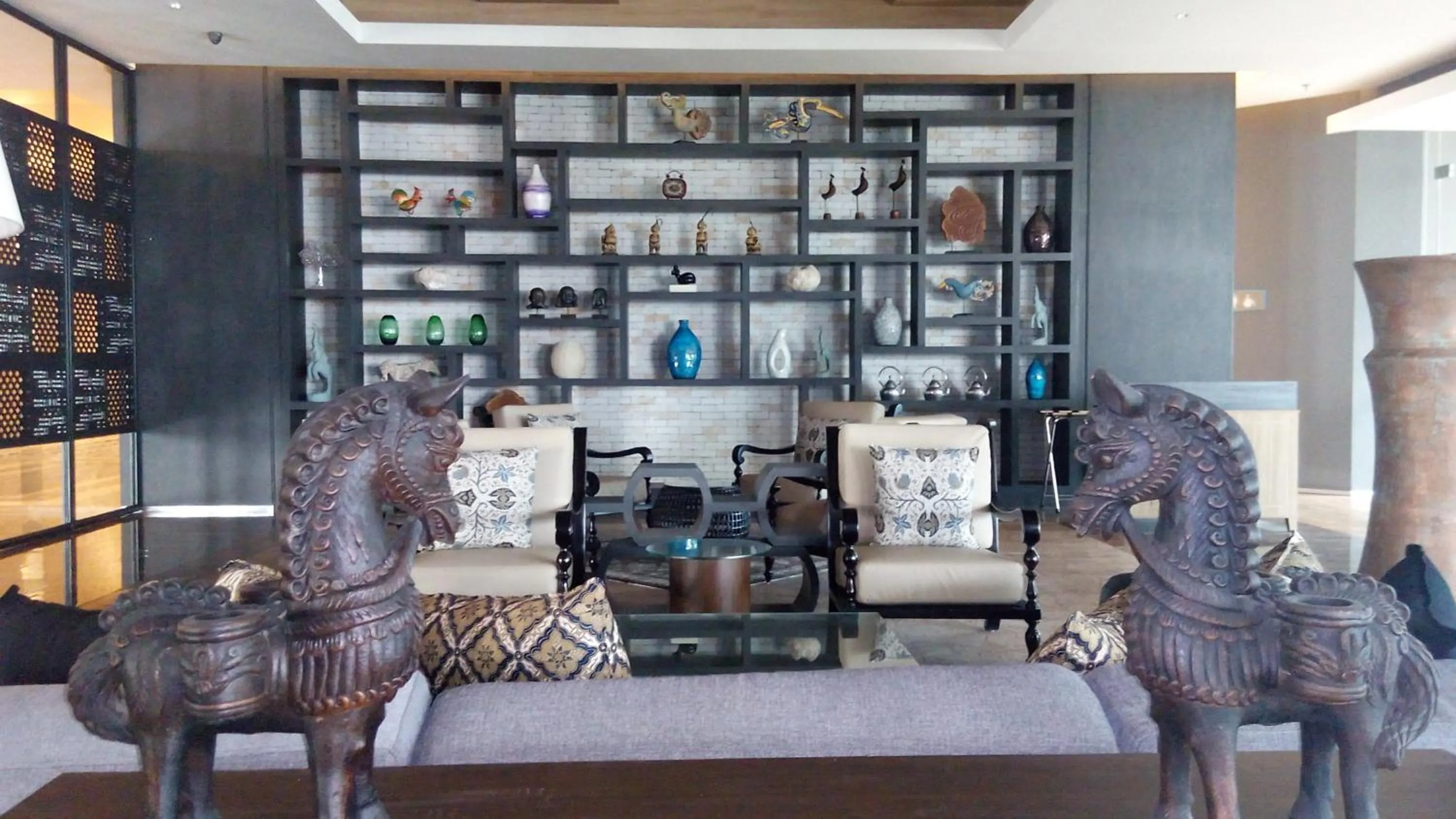 Communal lounge/ TV room in Swiss-Belinn Saripetojo Solo