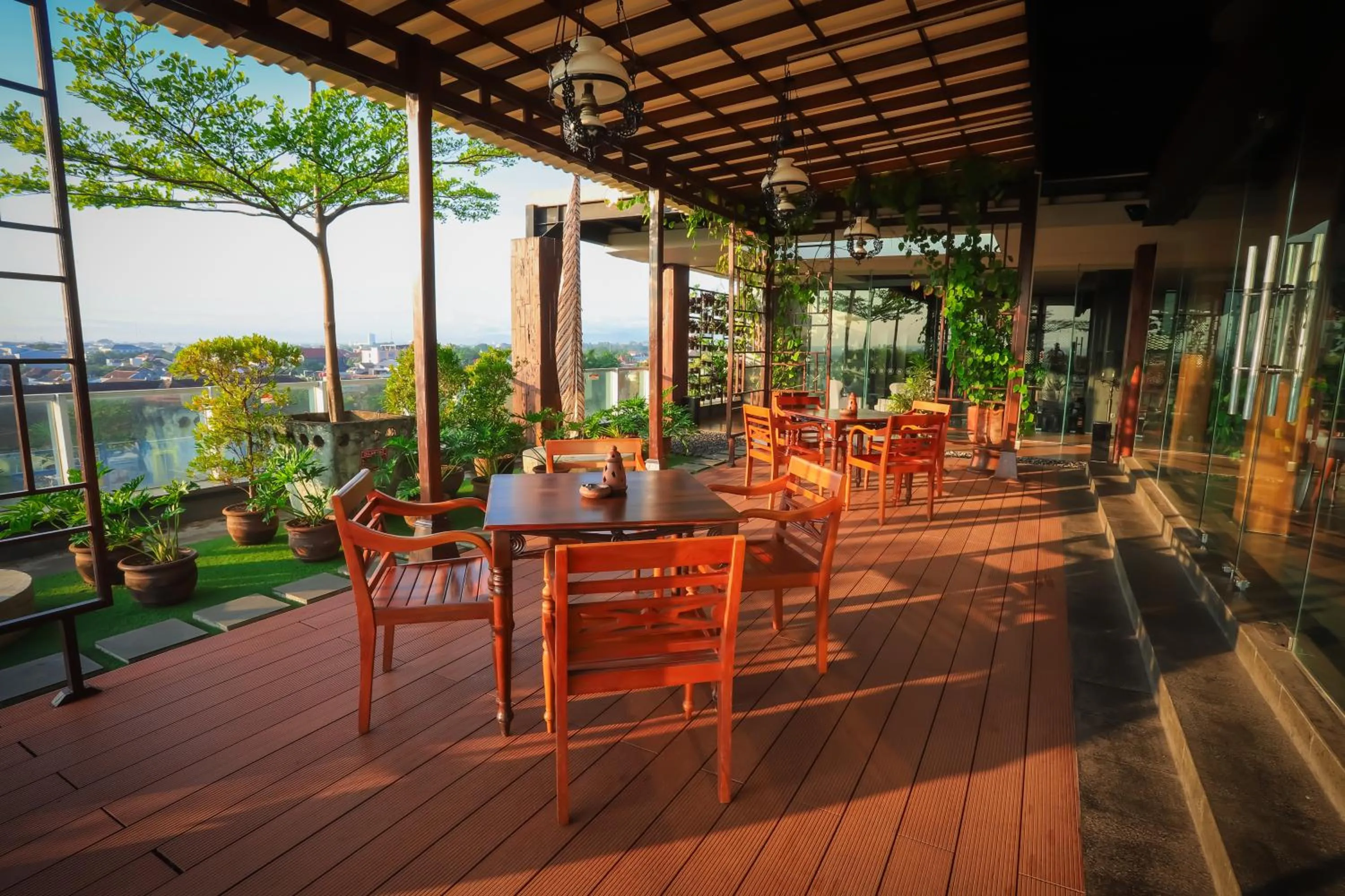 Restaurant/places to eat in Swiss-Belinn Saripetojo Solo