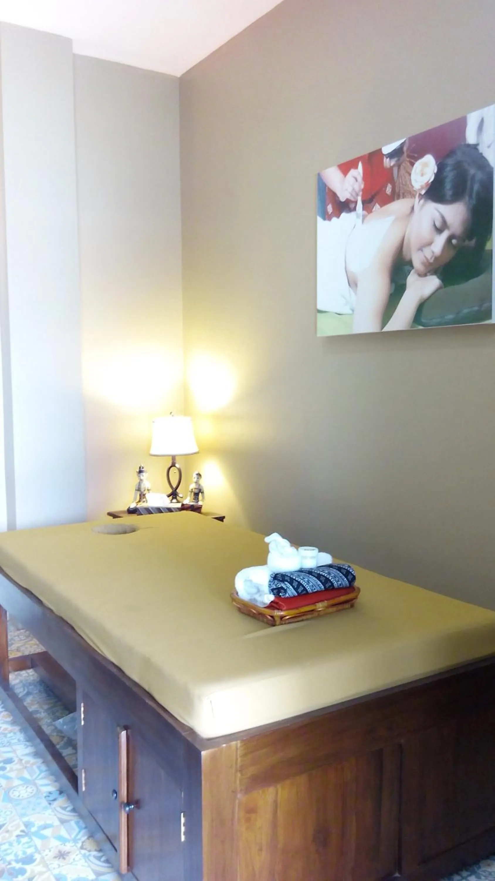 Massage, Bed in Swiss-Belinn Saripetojo Solo