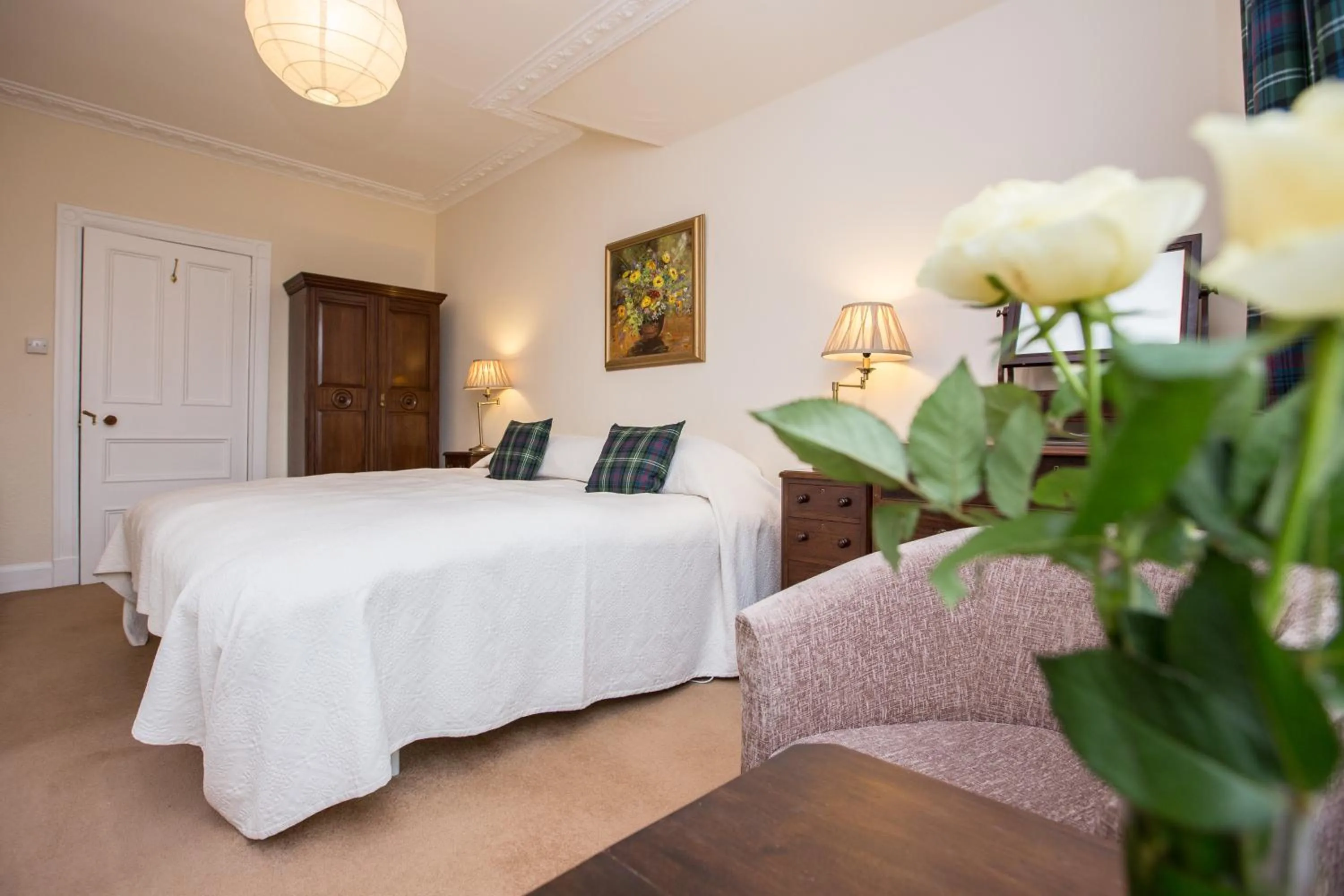 Photo of the whole room in Holly Lodge