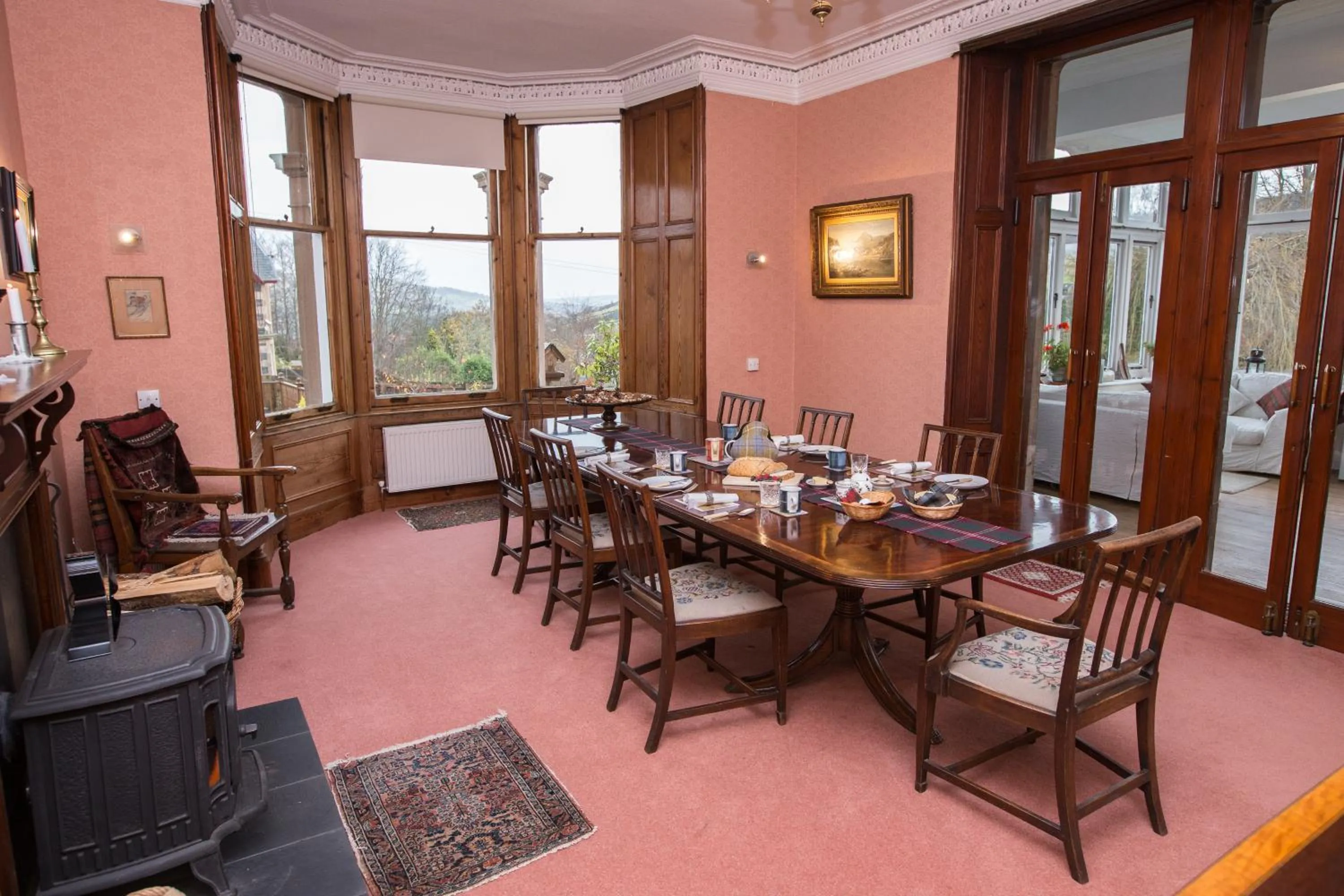 Photo of the whole room in Holly Lodge