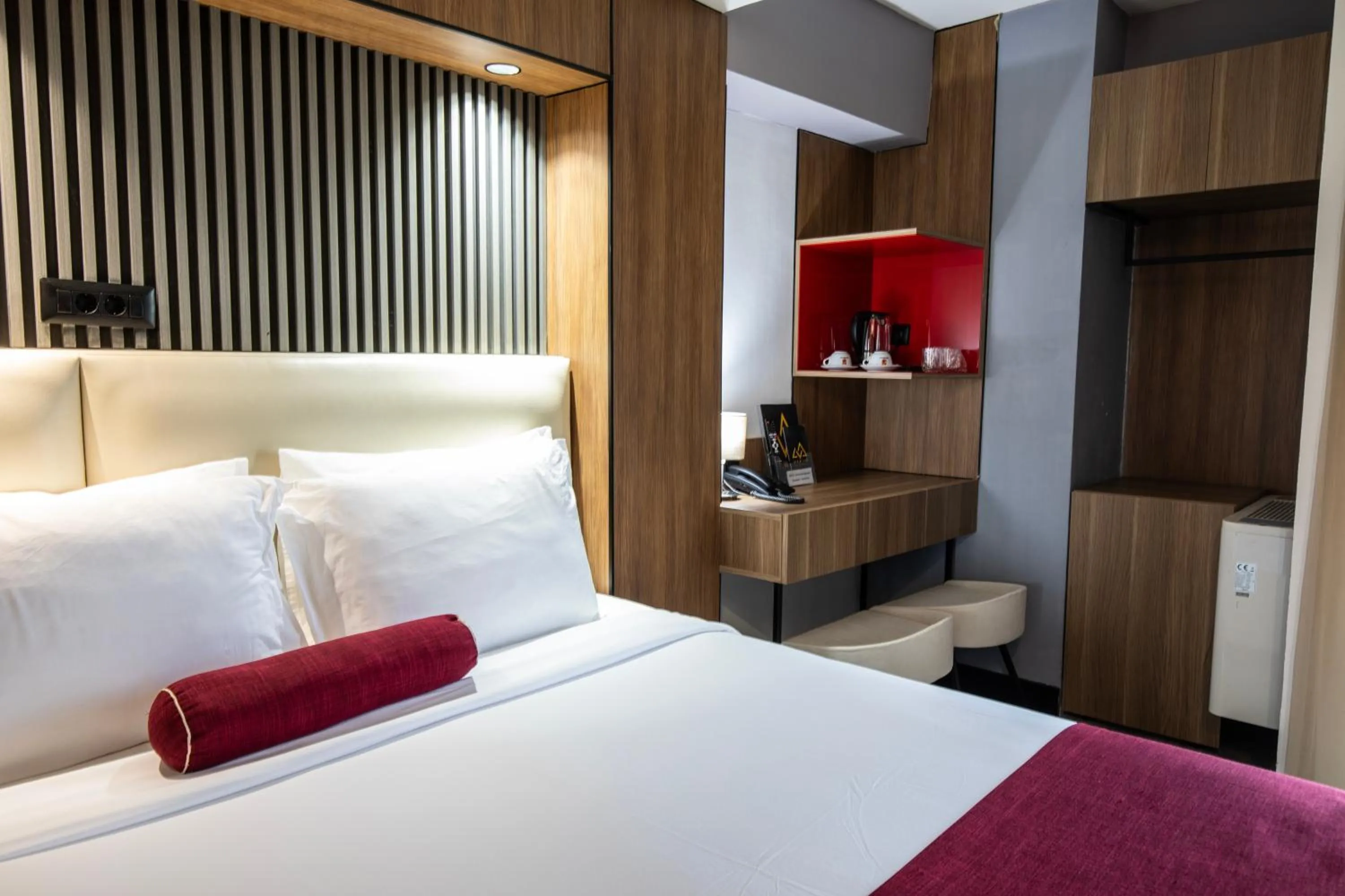 Seating area, Bed in View Inn Boutique Hotel