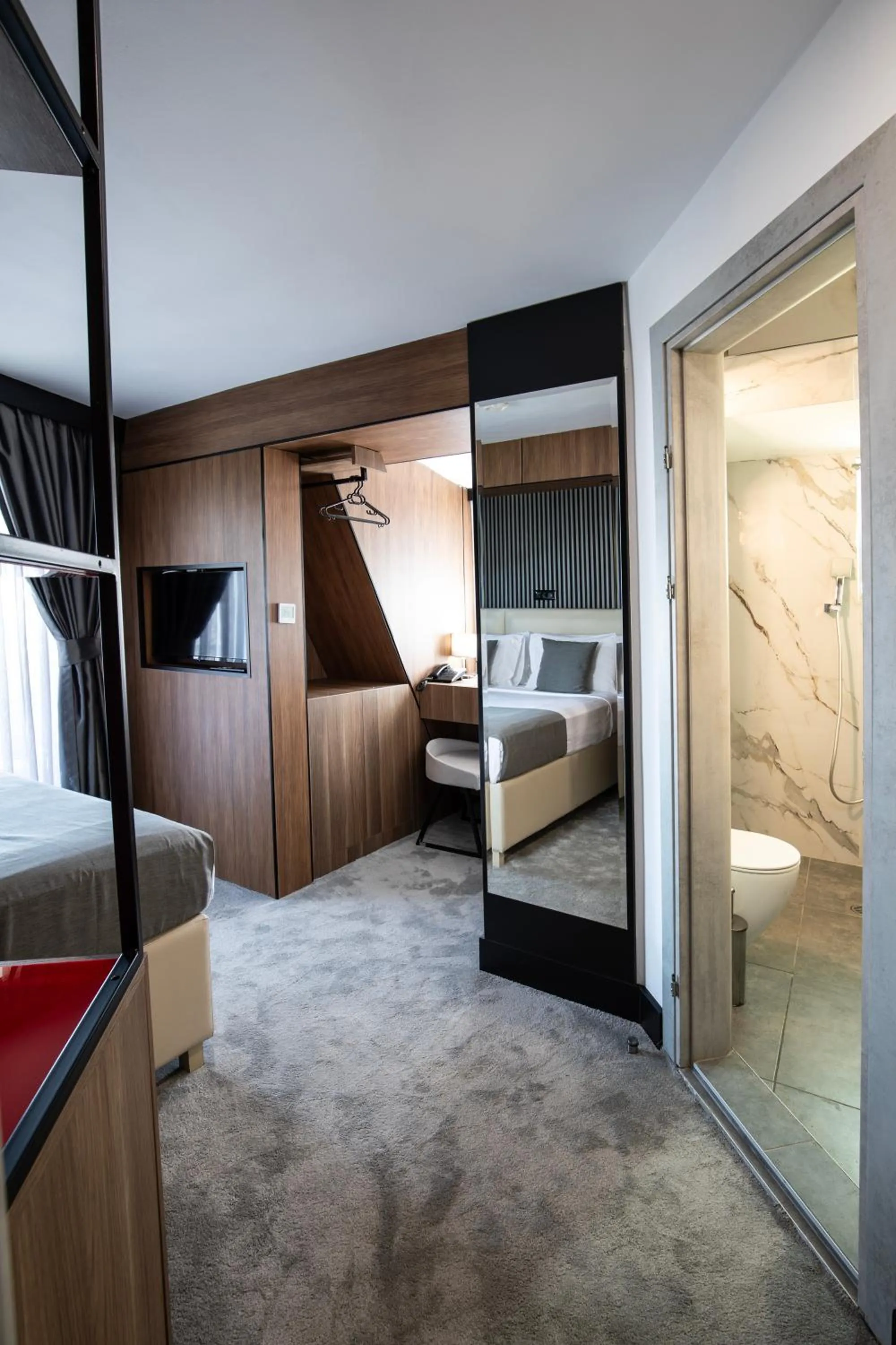 wardrobe, Bed in View Inn Boutique Hotel