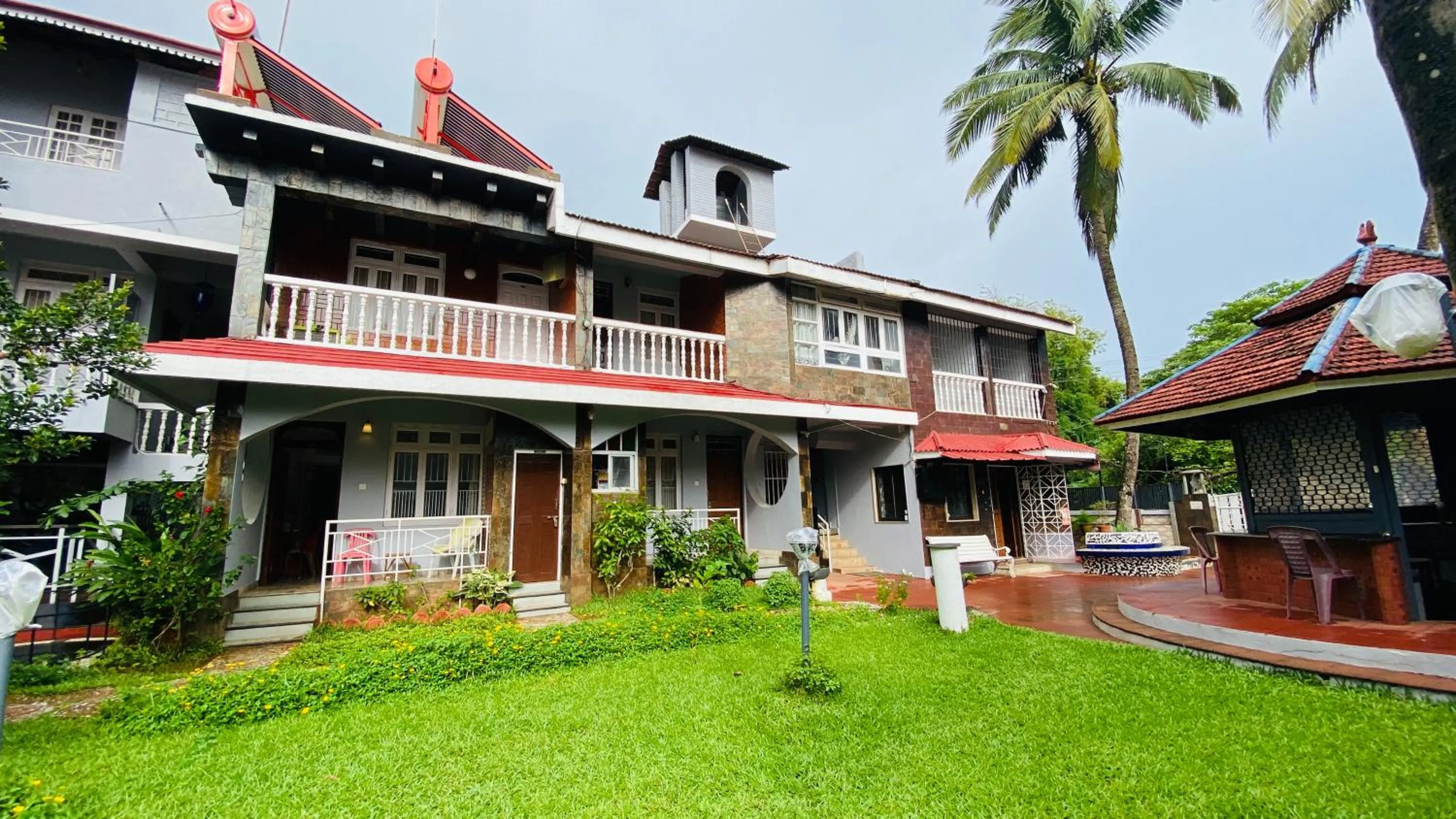 Property building in Peravel Beach Holiday Home