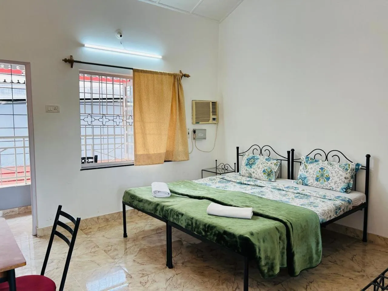 Bed in Peravel Beach Holiday Home