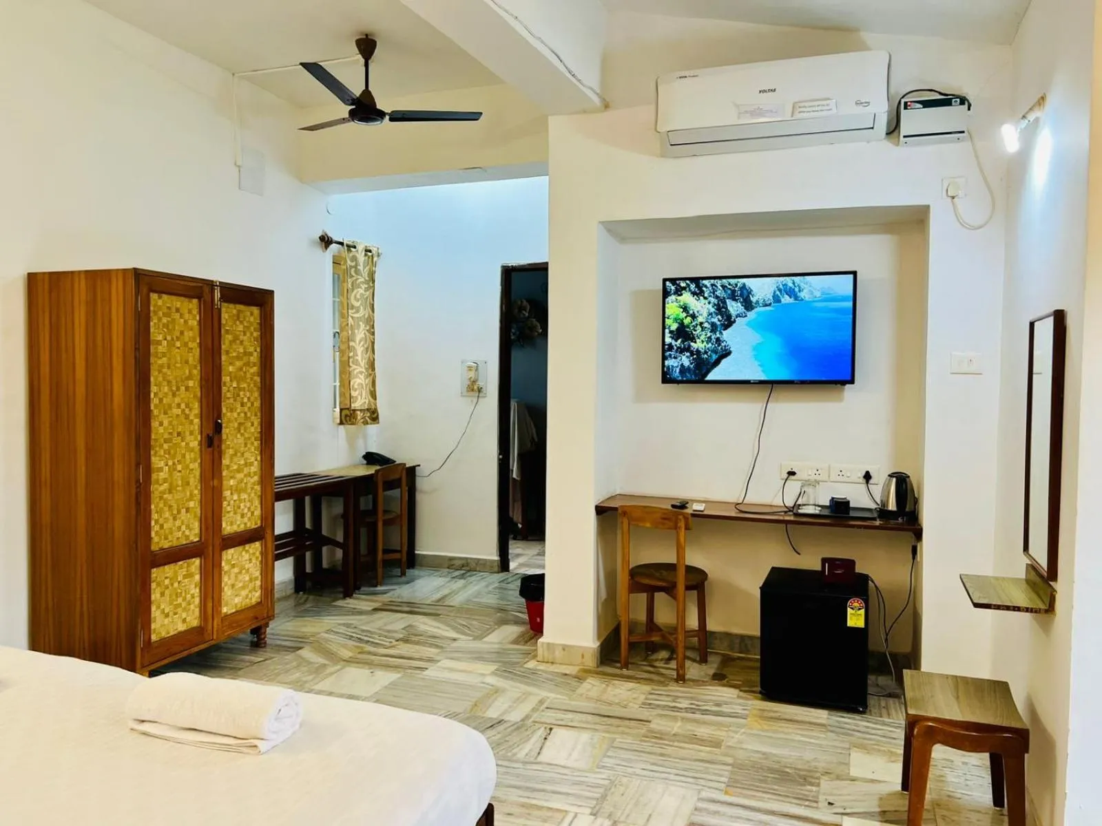 TV and multimedia, Bed in Peravel Beach Holiday Home