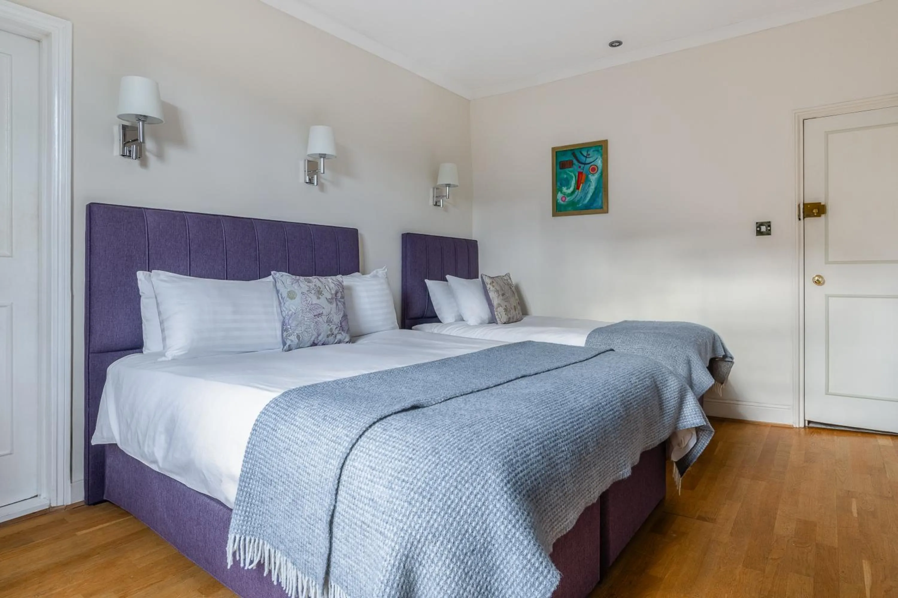 Bedroom, Bed in Harlingford Hotel