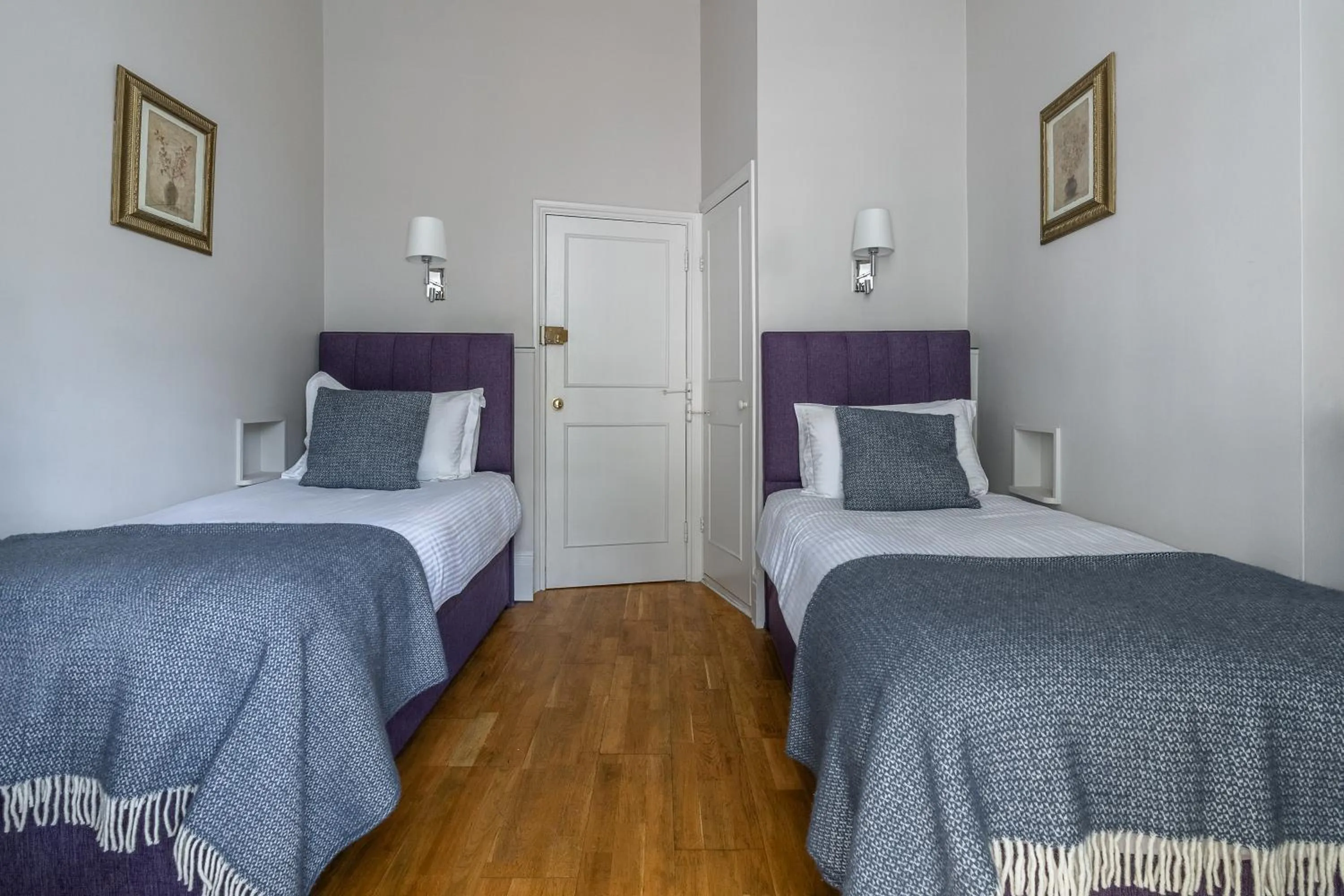 Bed in Harlingford Hotel