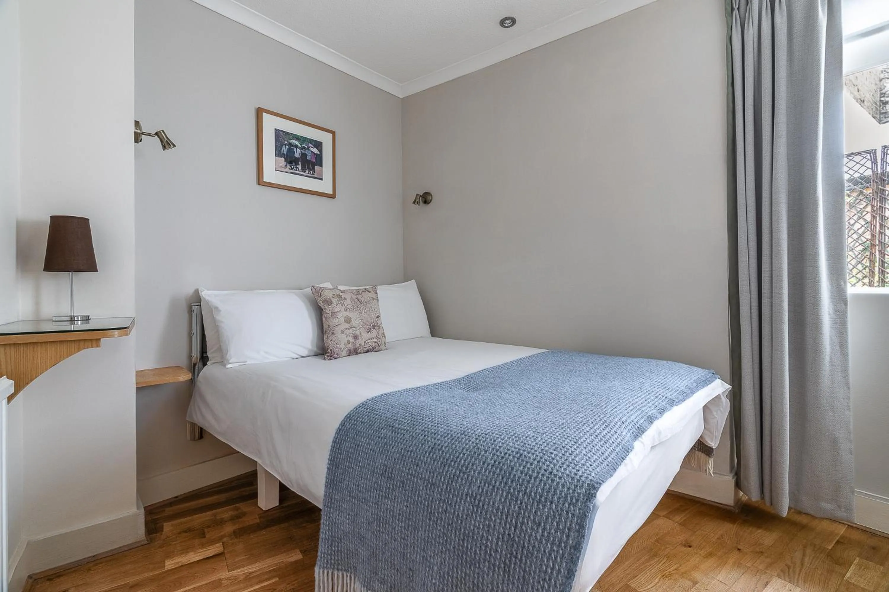 Bedroom, Bed in Harlingford Hotel