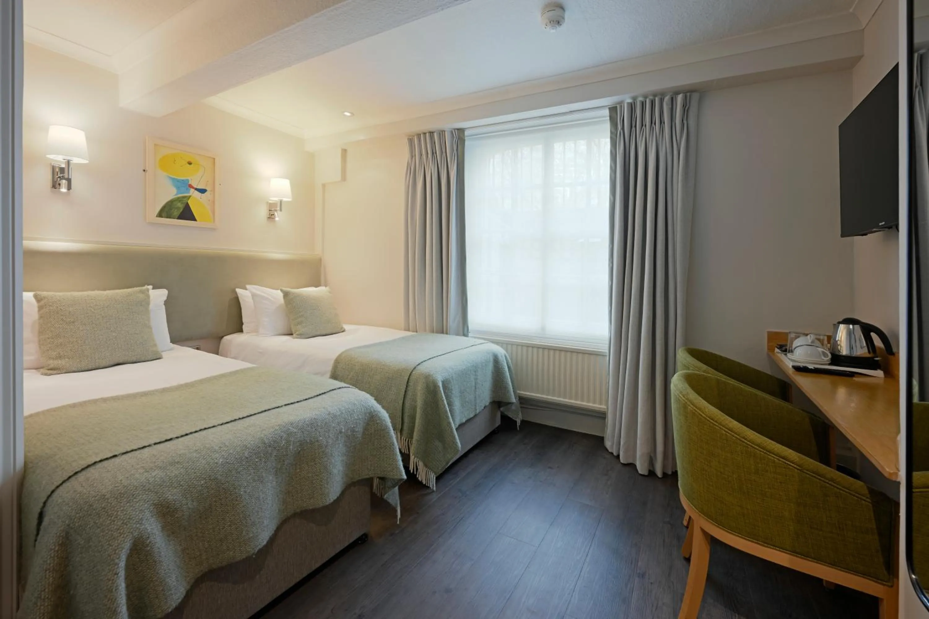 Bedroom, Bed in Harlingford Hotel