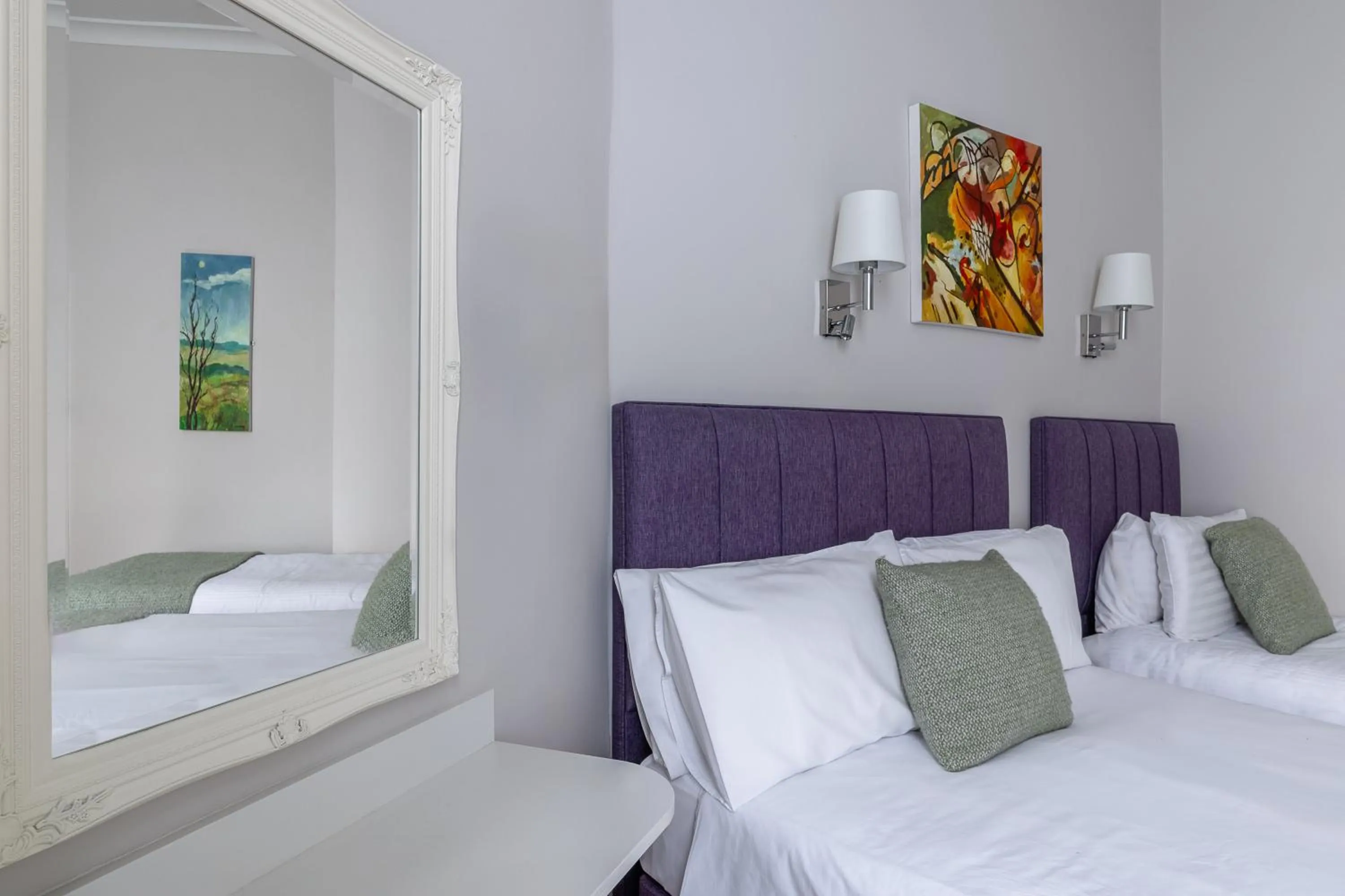 Bed in Harlingford Hotel