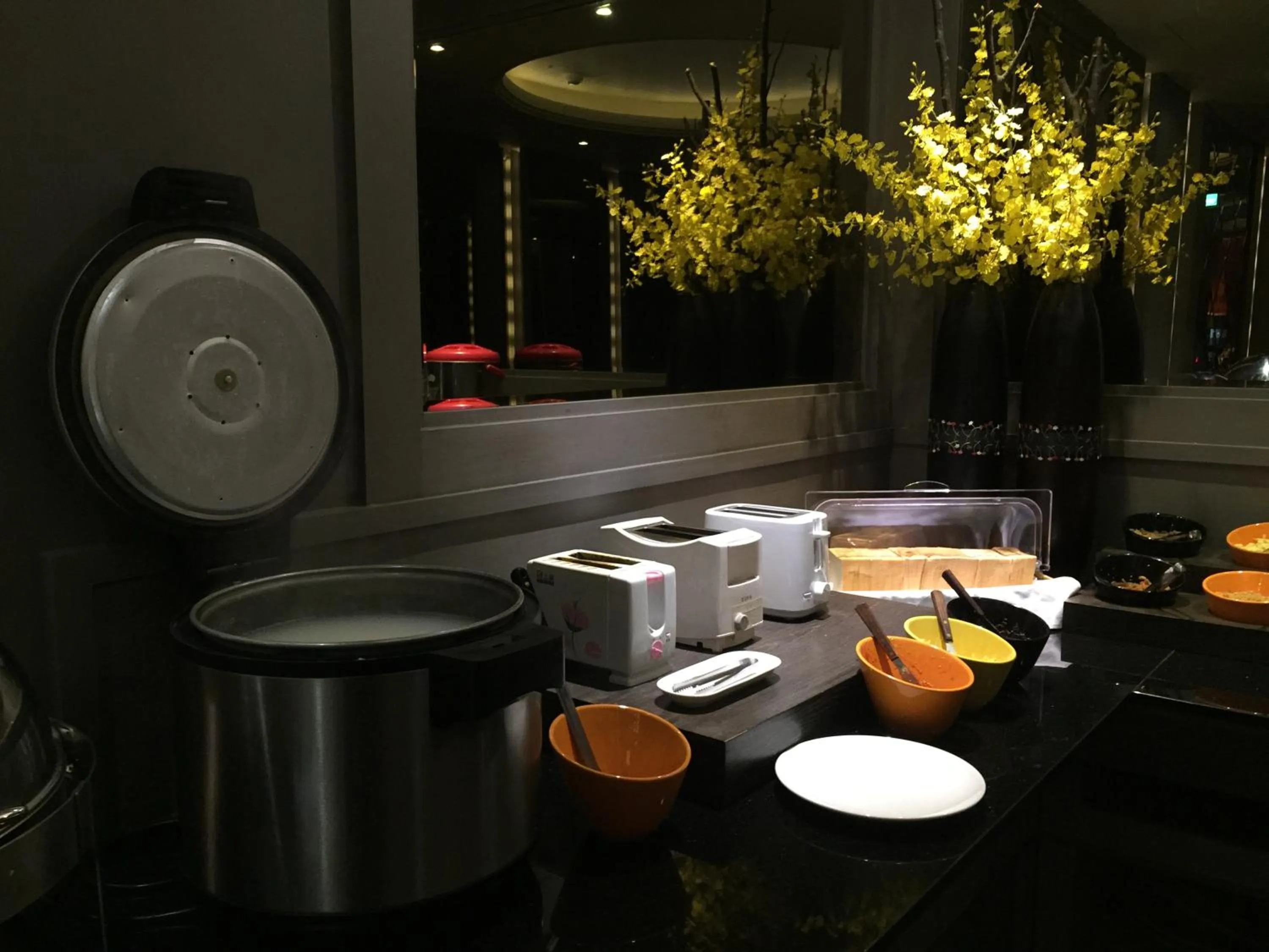 Buffet breakfast in Chusha Motel