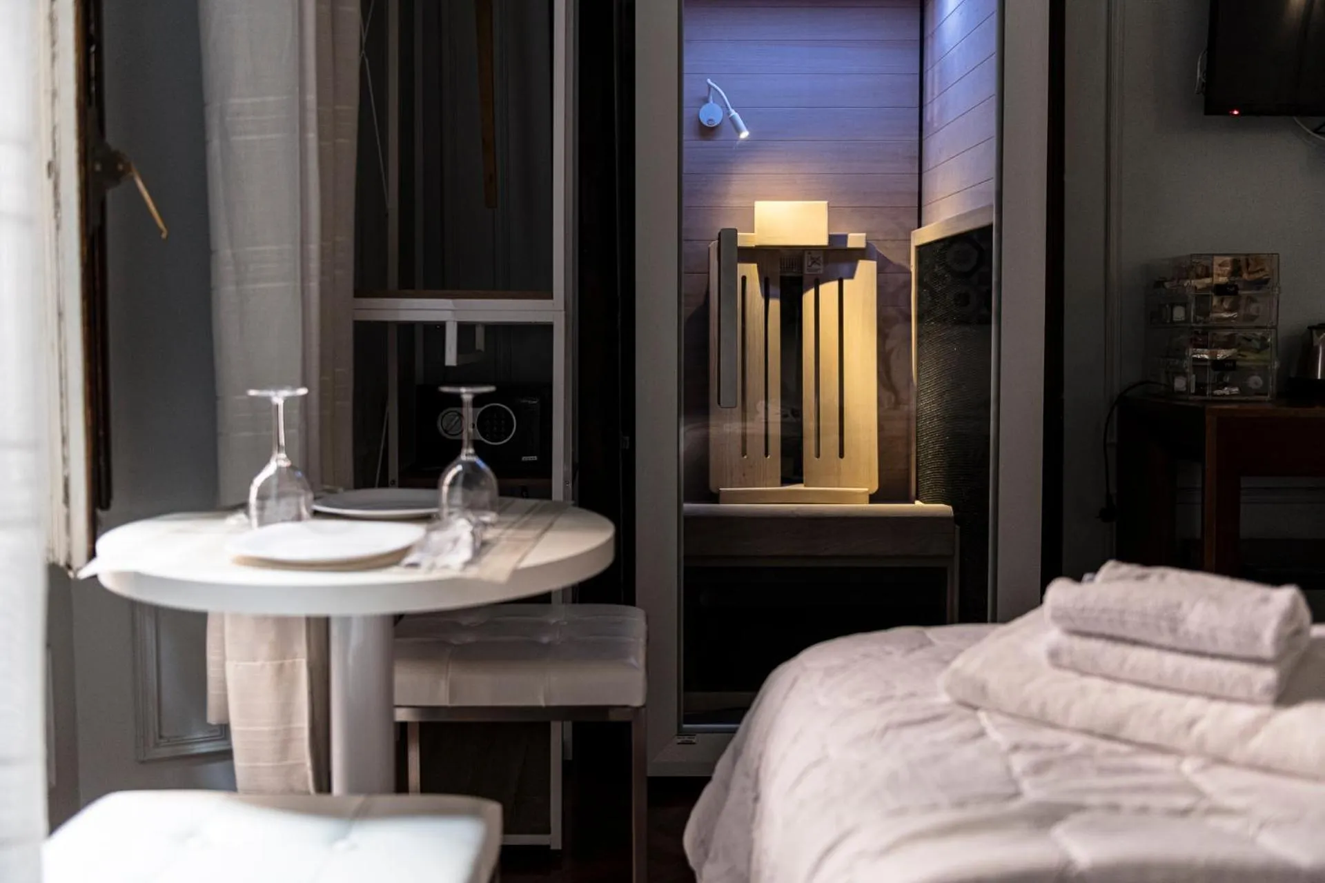 Sauna, Bed in Navona Central Suites