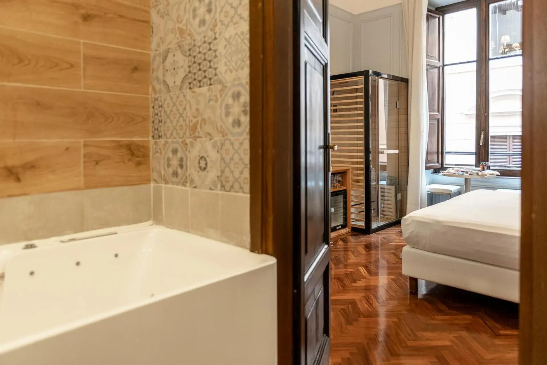 Senior Suite with Spa Bath and Sauna in Navona Central Suites Senior Suite with Spa Bath and Sauna in Navona Central Suites