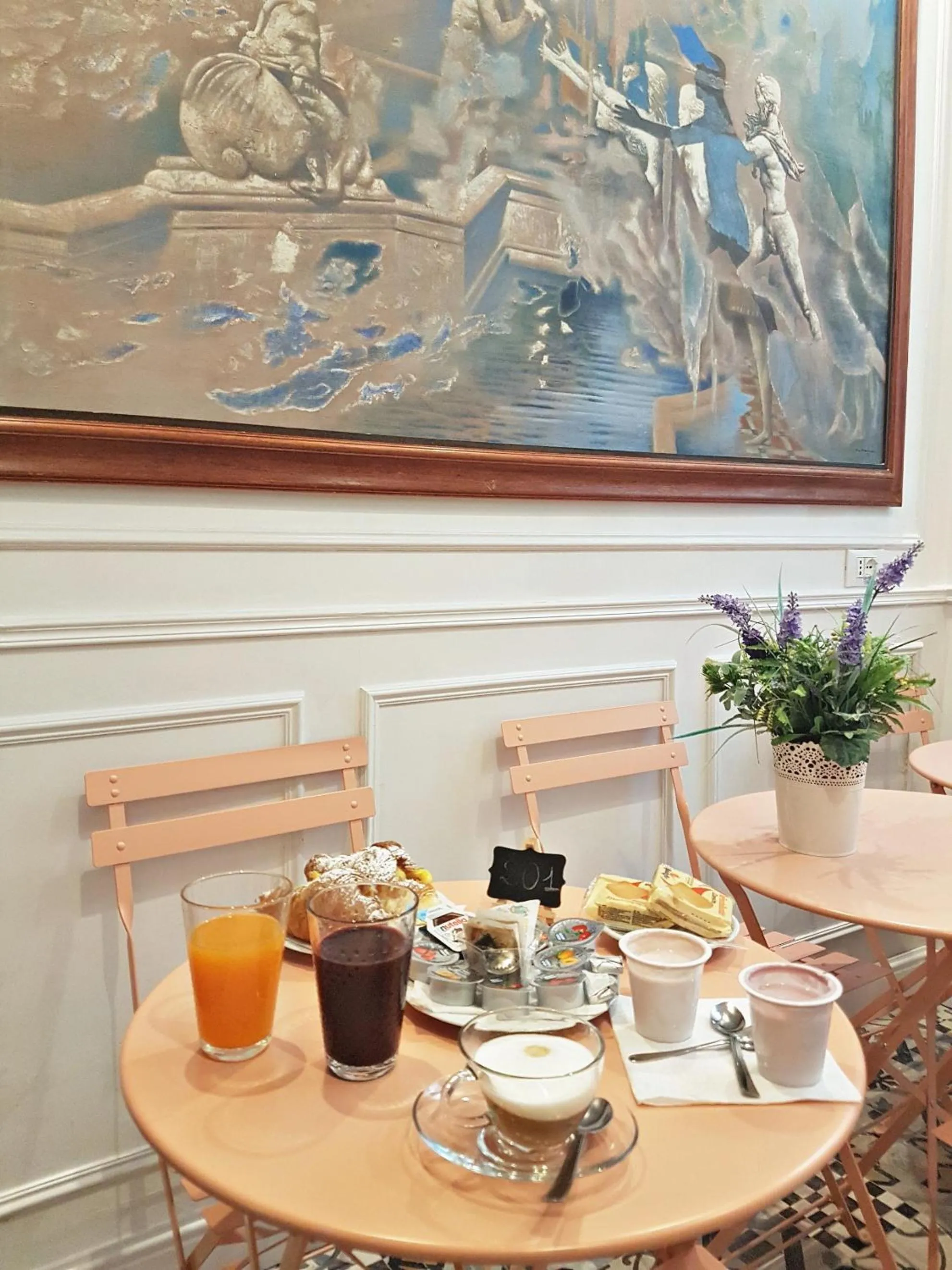 Restaurant/places to eat in Navona Central Suites