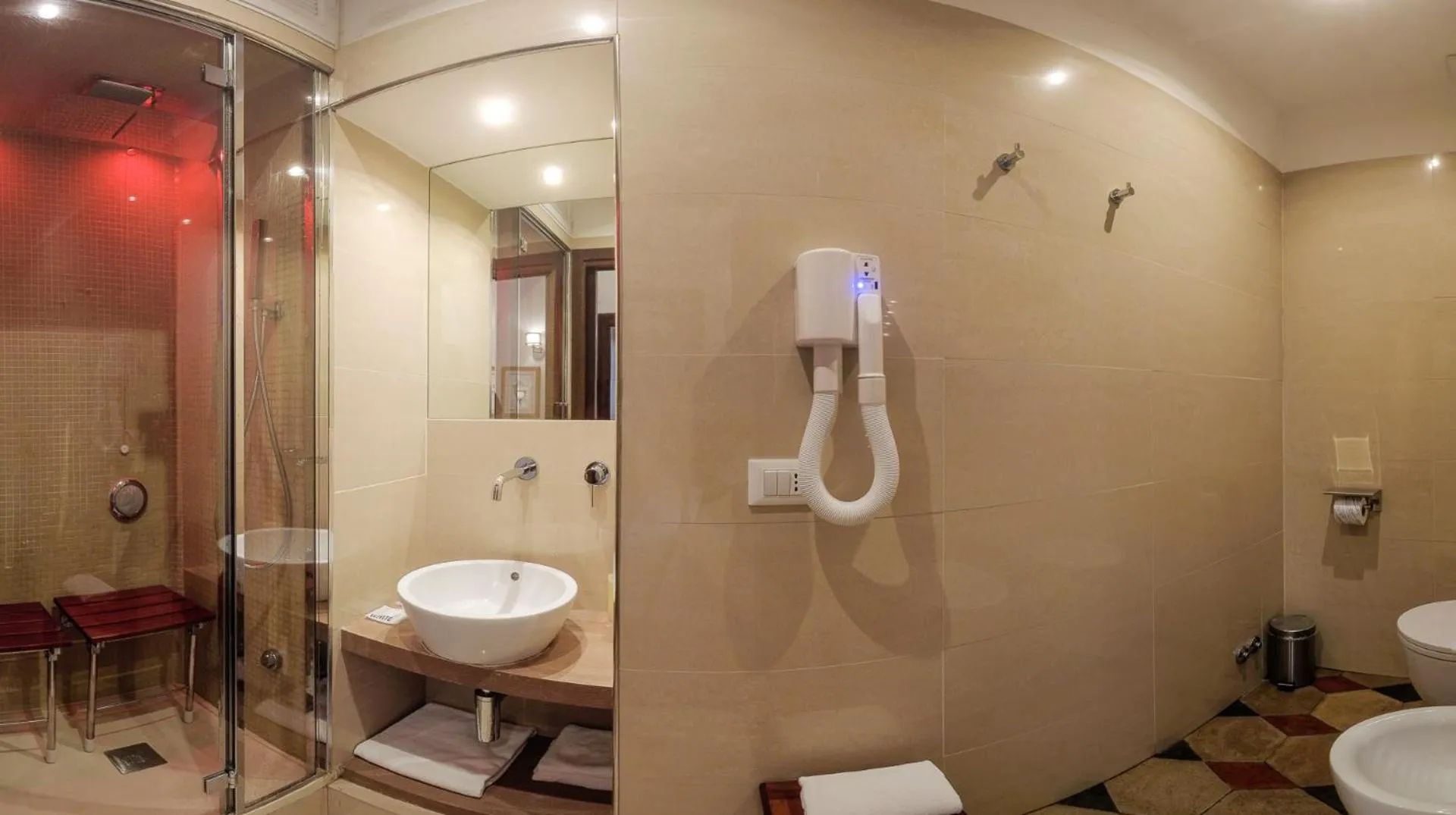 Steam room in Navona Central Suites