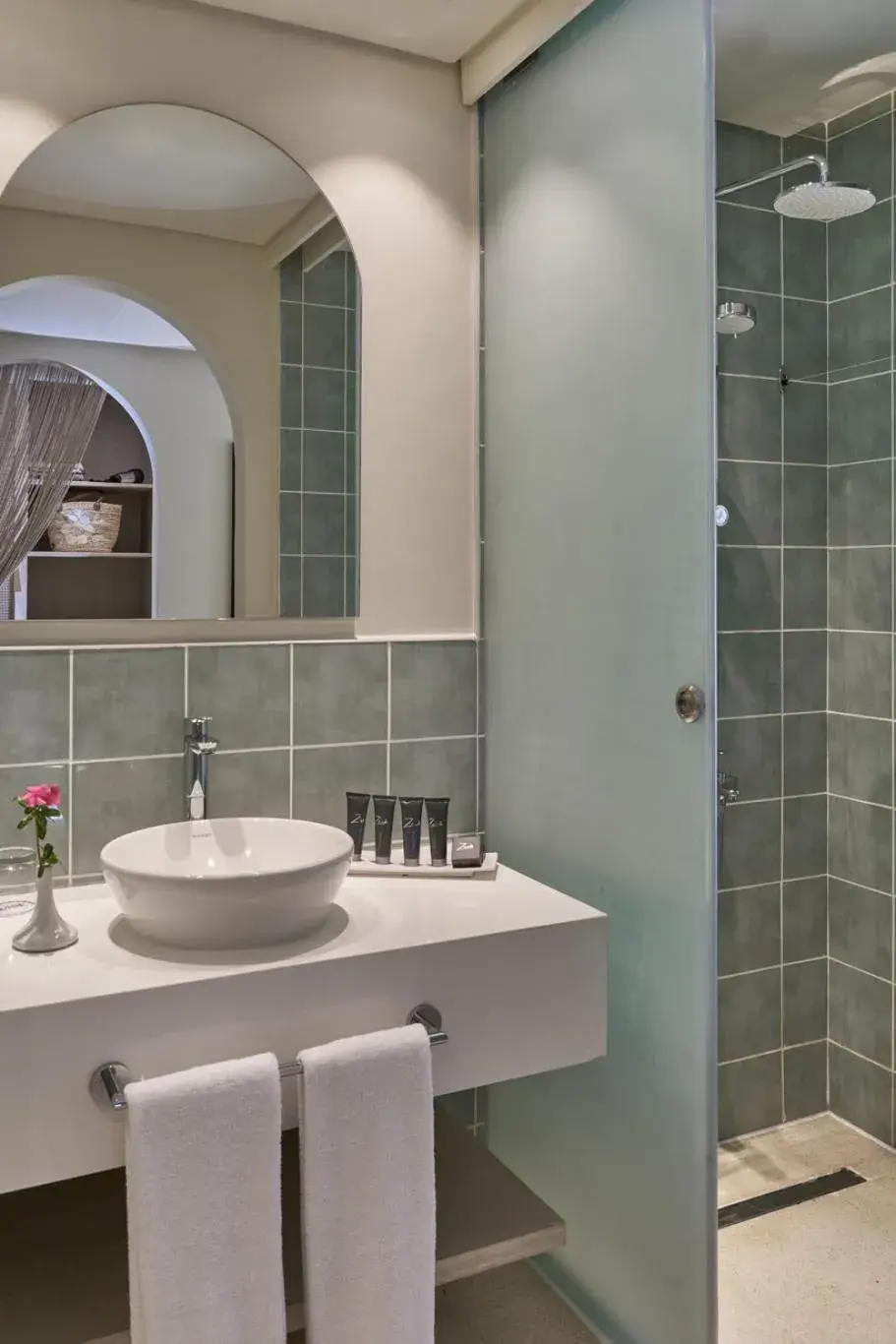 Shower in Three Corners Ocean View El Gouna - Adults Only Shower in Three Corners Ocean View El Gouna - Adults Only