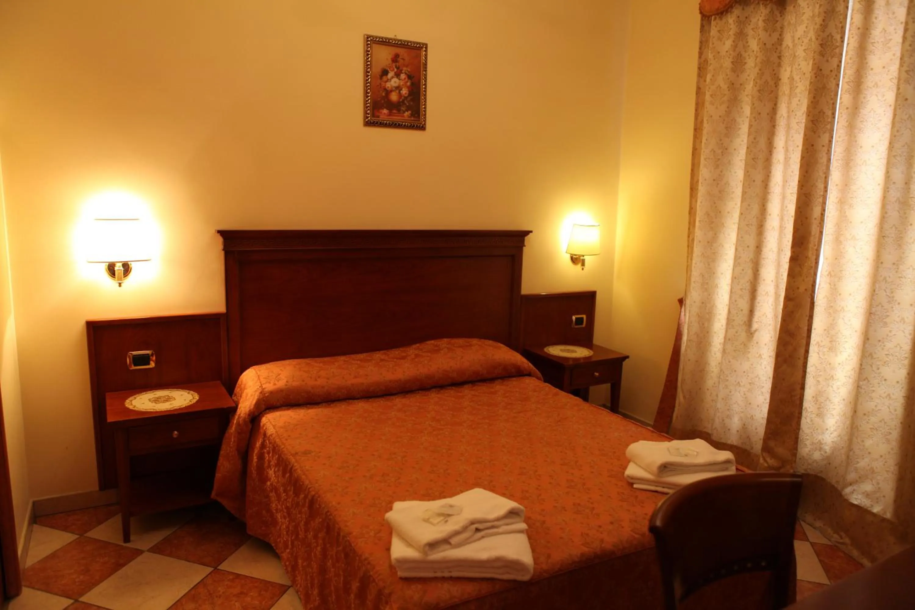 Photo of the whole room, Bed in Elegance