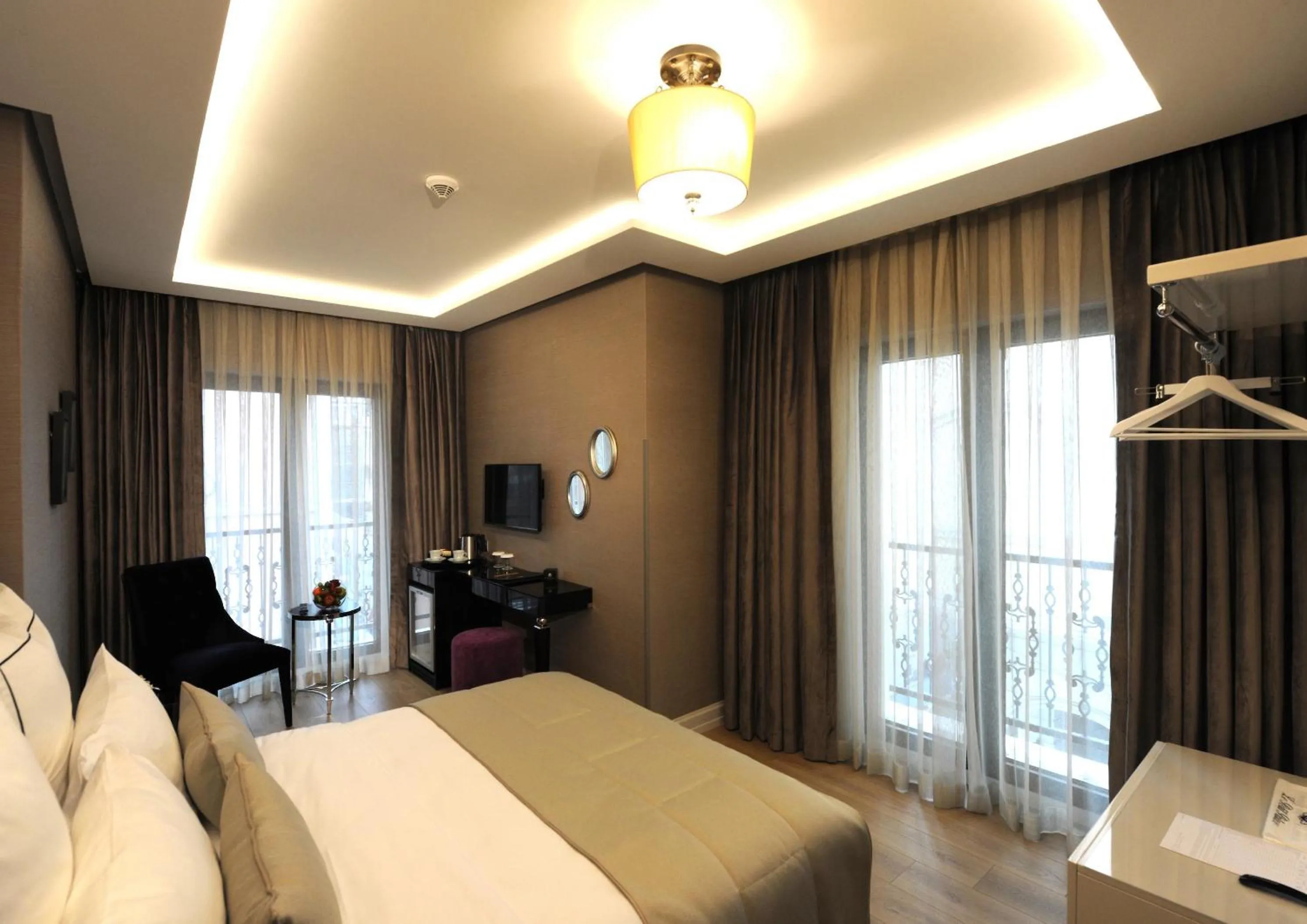 Bed in Le Petit Palace Hotel - Special Category