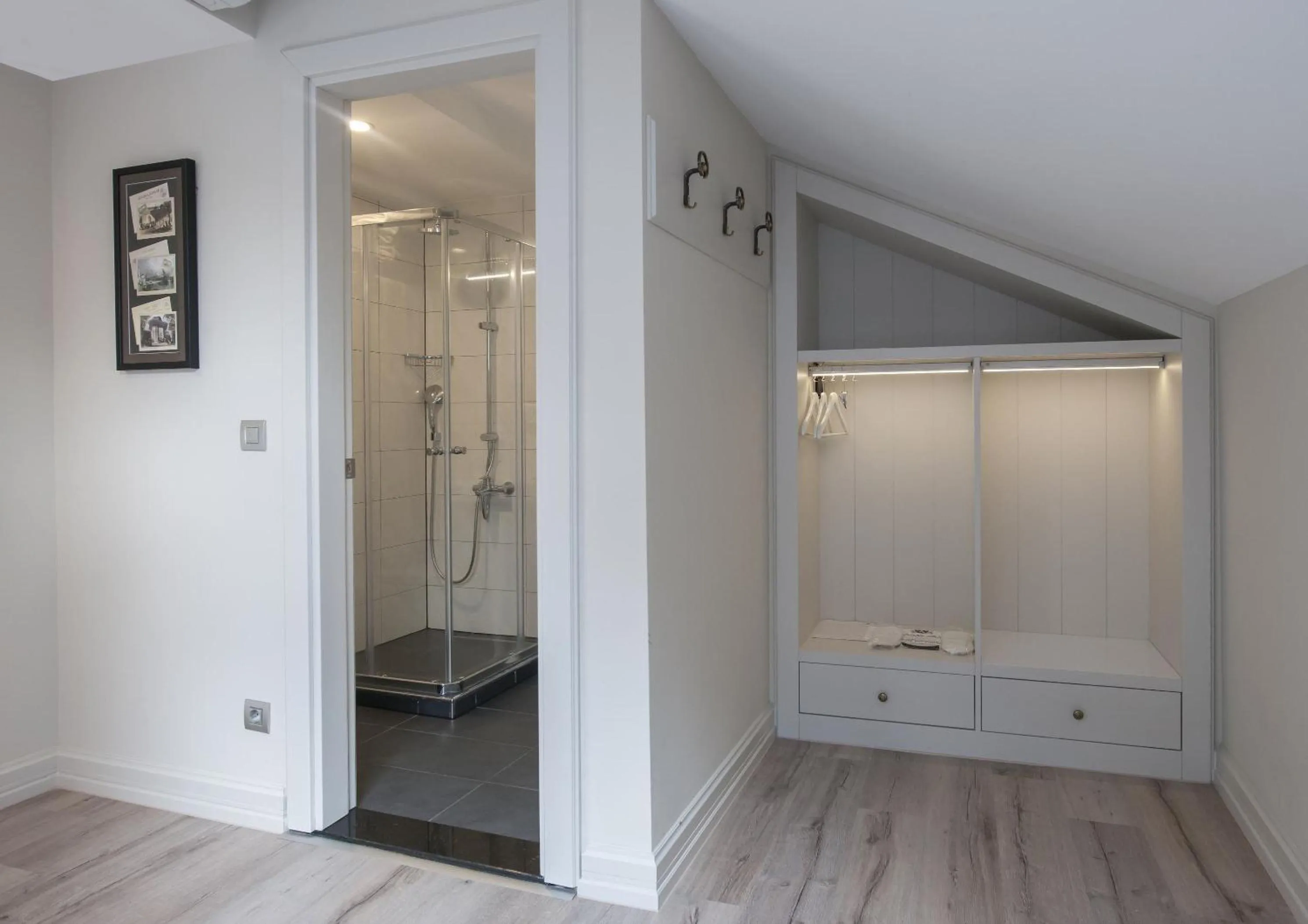 Shower in Le Petit Palace Hotel - Special Category