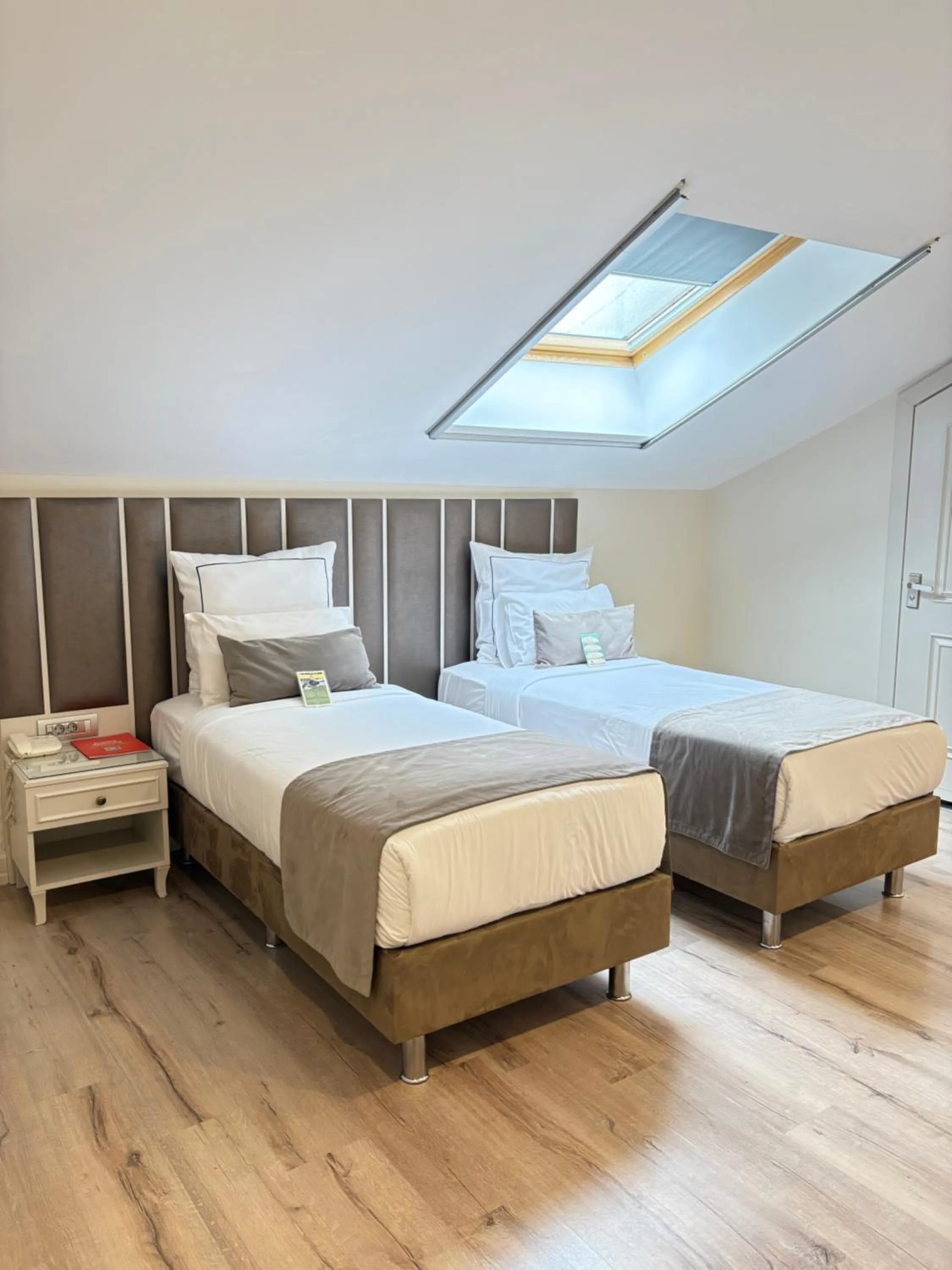 Bed in Le Petit Palace Hotel - Special Category