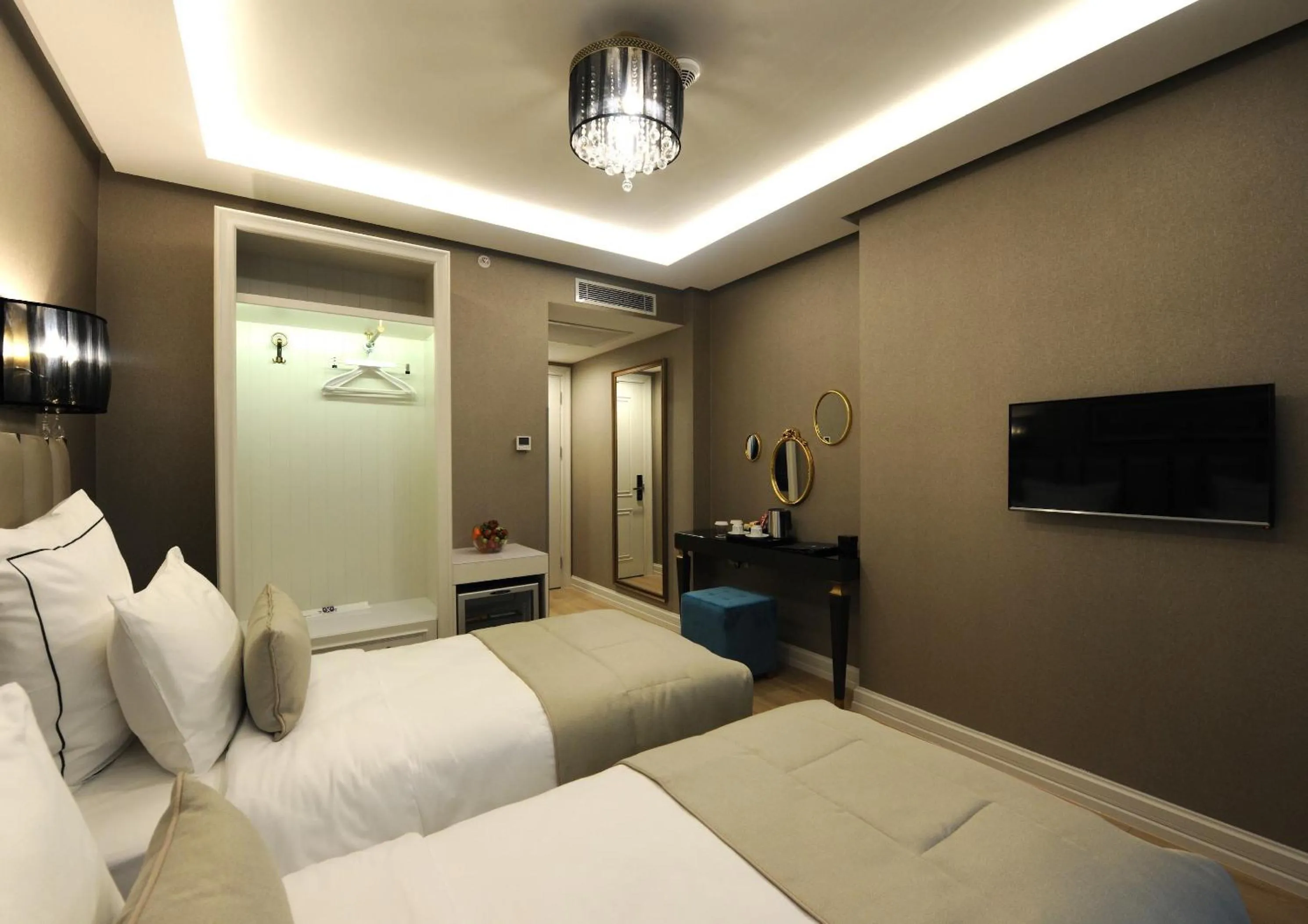 Bed in Le Petit Palace Hotel - Special Category