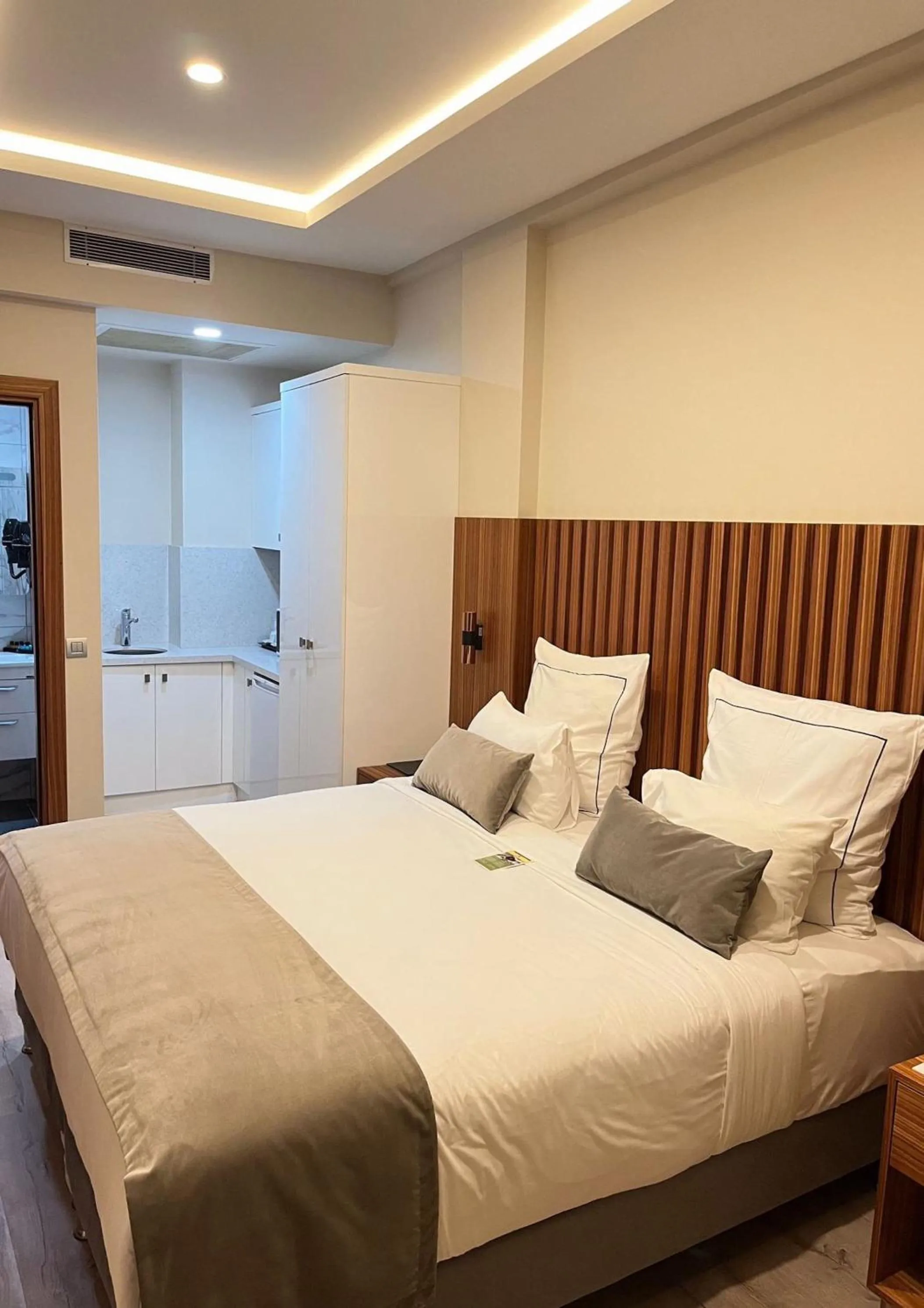 Bed in Le Petit Palace Hotel - Special Category