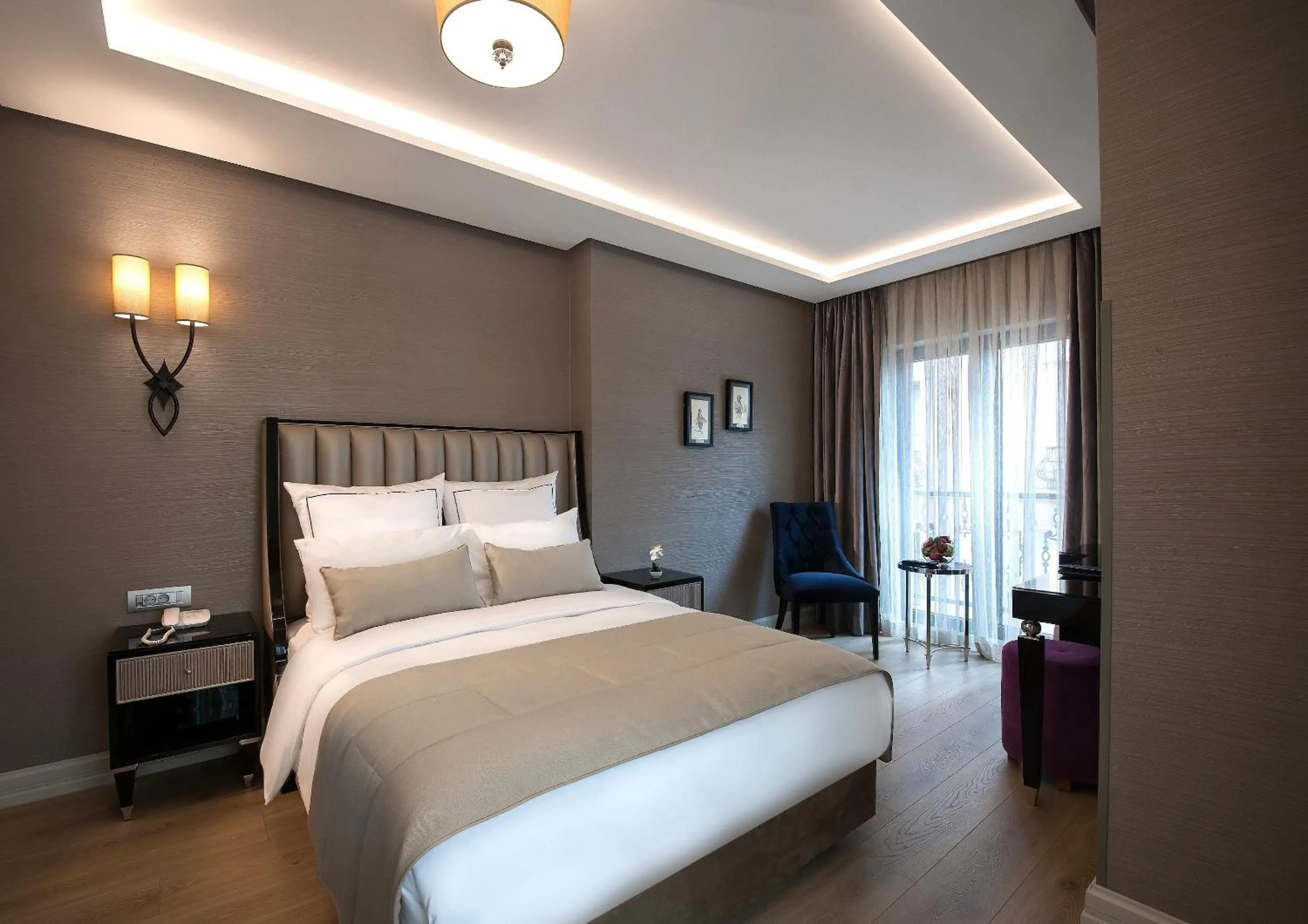 Bed in Le Petit Palace Hotel - Special Category