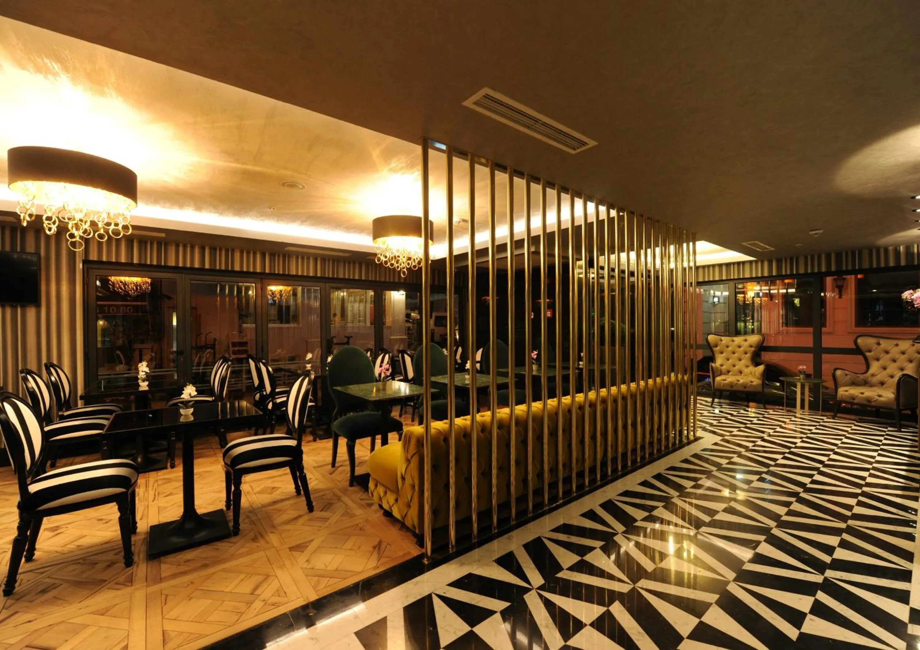 Restaurant/places to eat in Le Petit Palace Hotel - Special Category