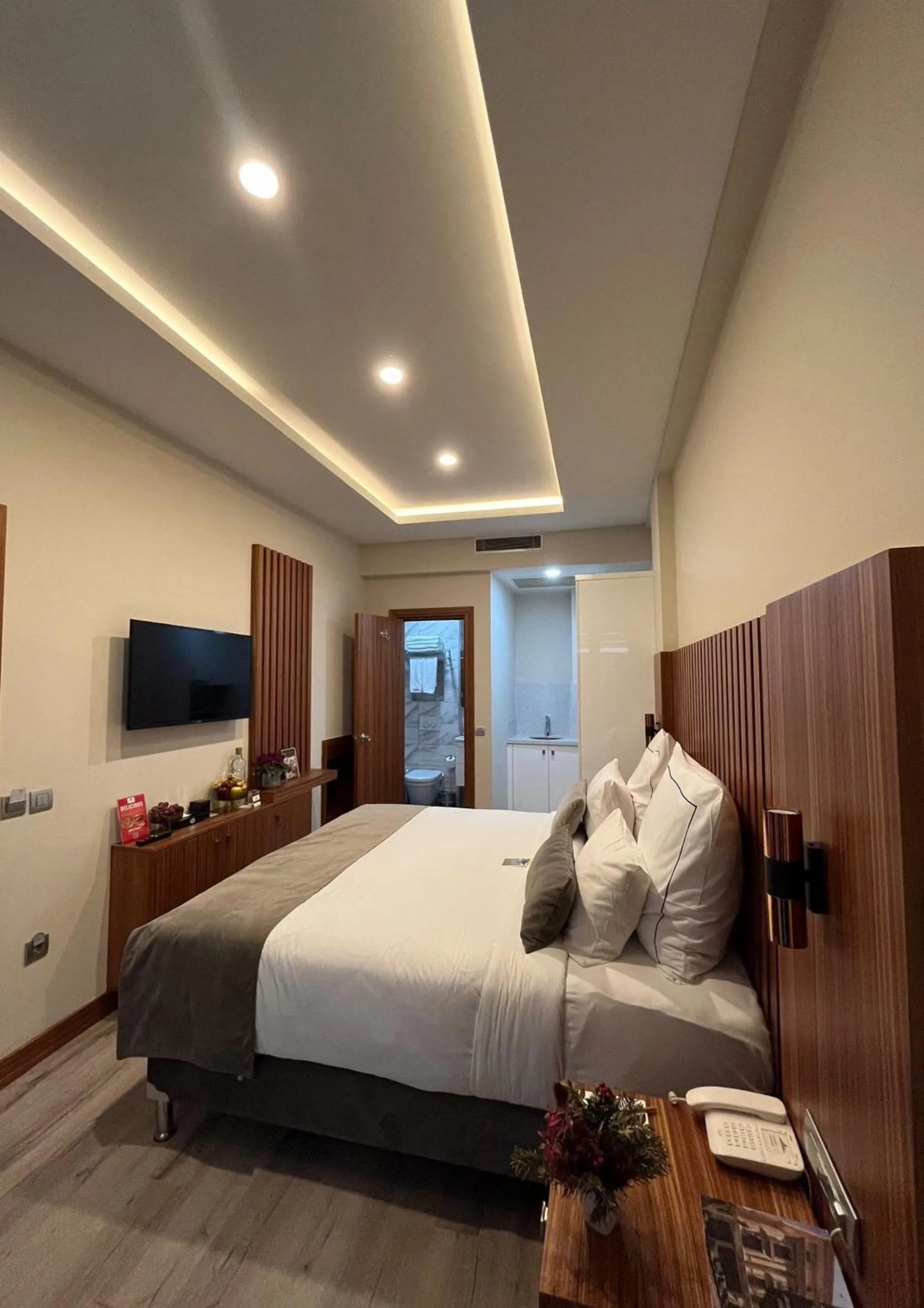 Bed in Le Petit Palace Hotel - Special Category