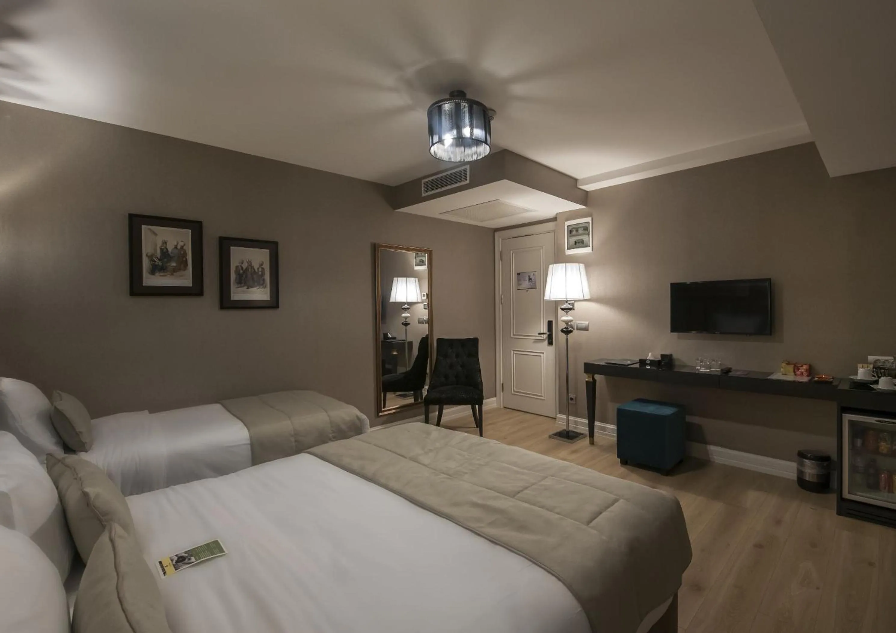 Bed in Le Petit Palace Hotel - Special Category